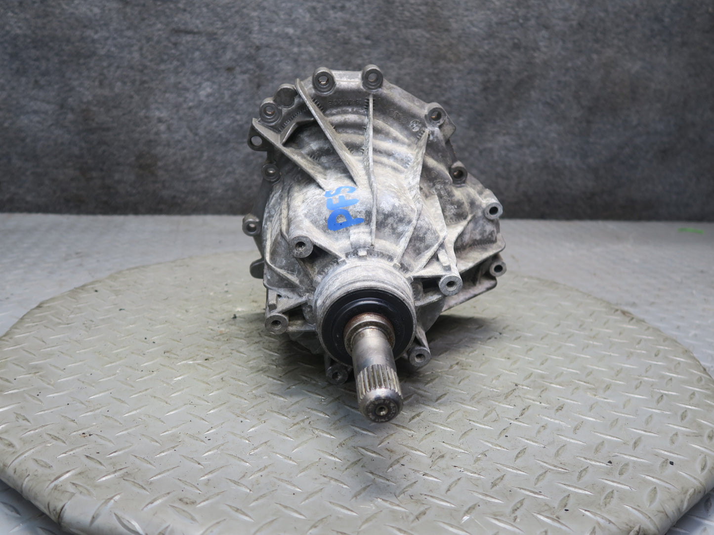13-15 Audi RS5 4.2L V8 Transmission Center Differential Tailshaft OEM