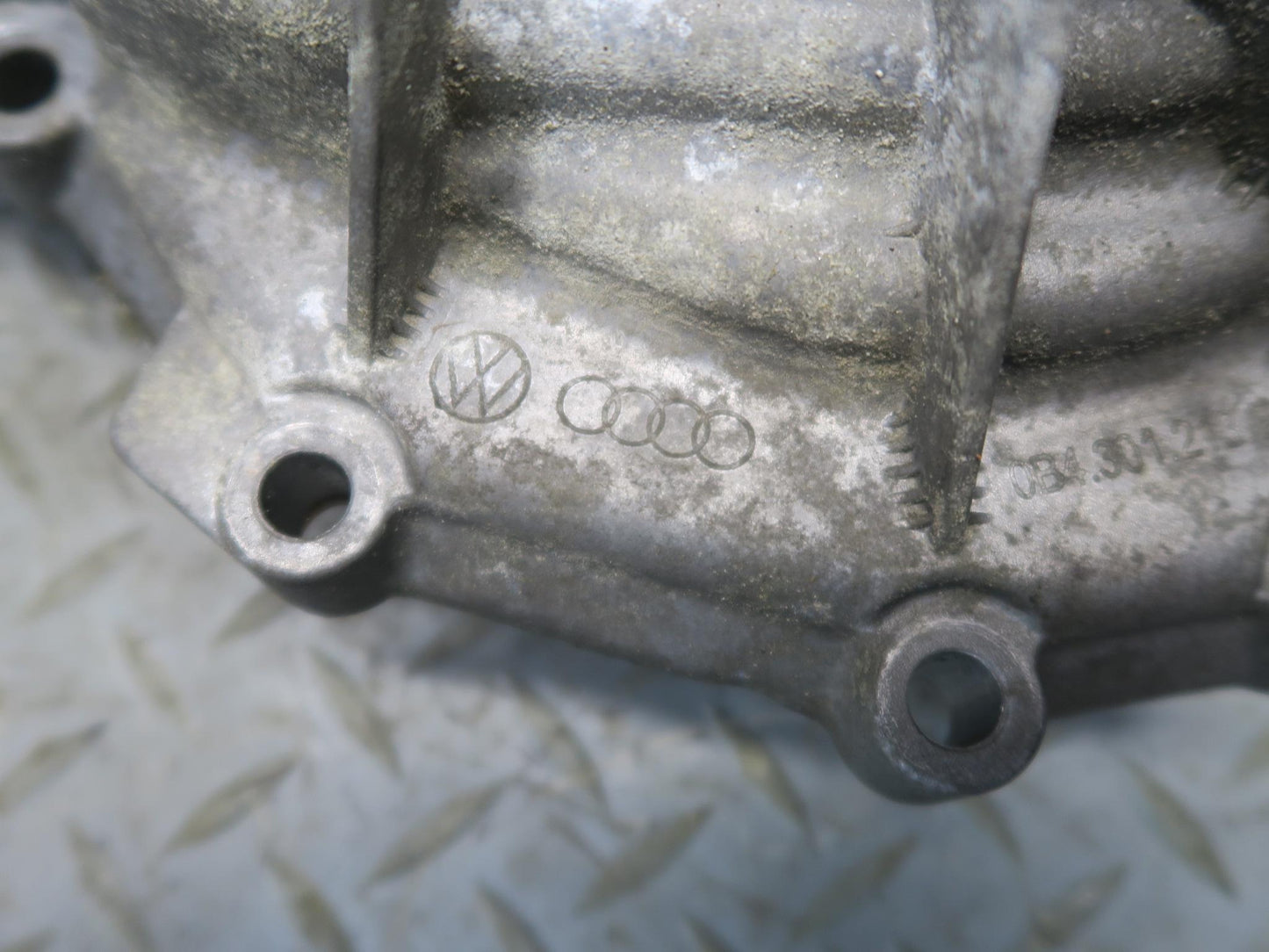 13-15 Audi RS5 4.2L V8 Transmission Center Differential Tailshaft OEM