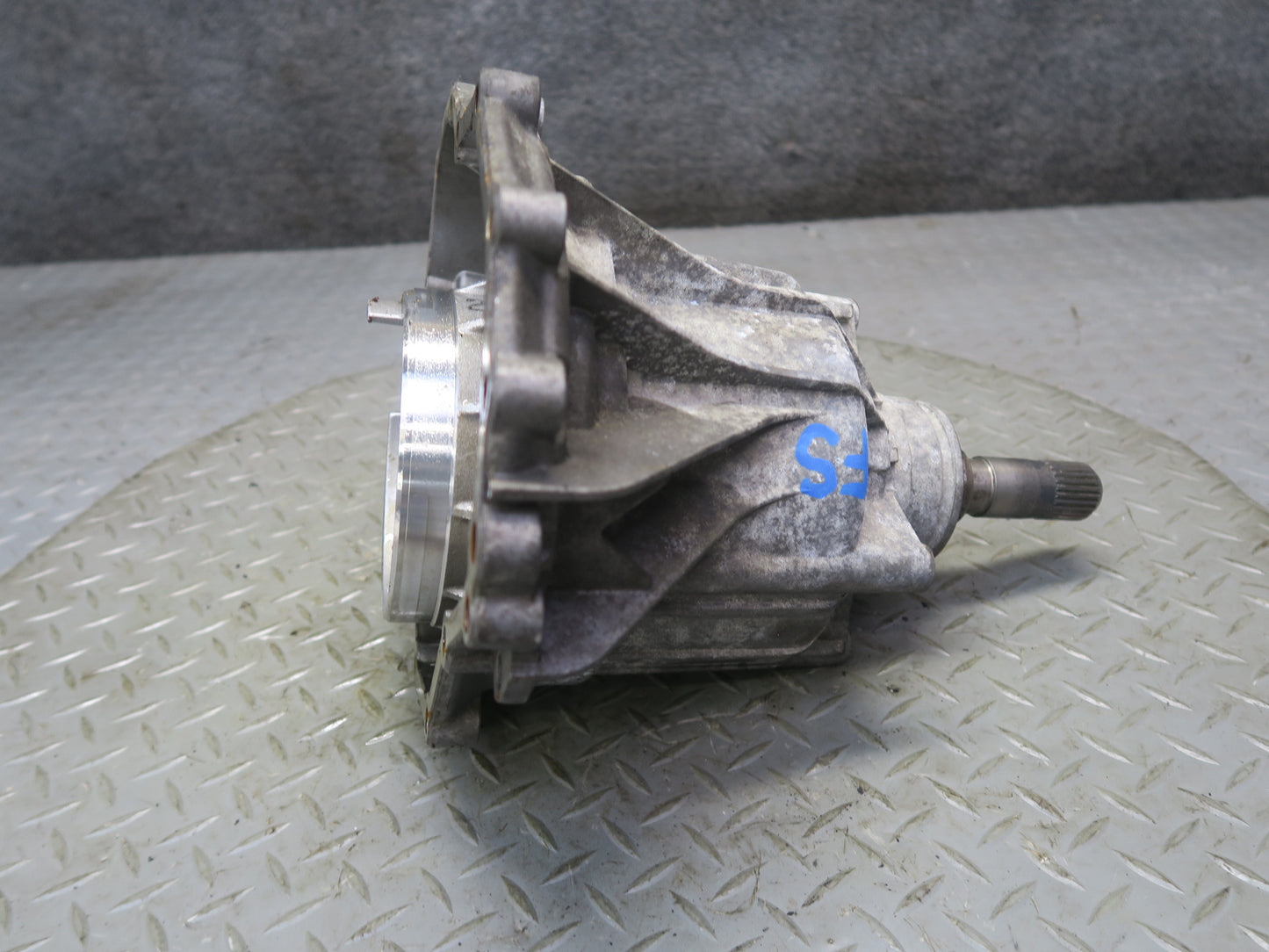 13-15 Audi RS5 4.2L V8 Transmission Center Differential Tailshaft OEM