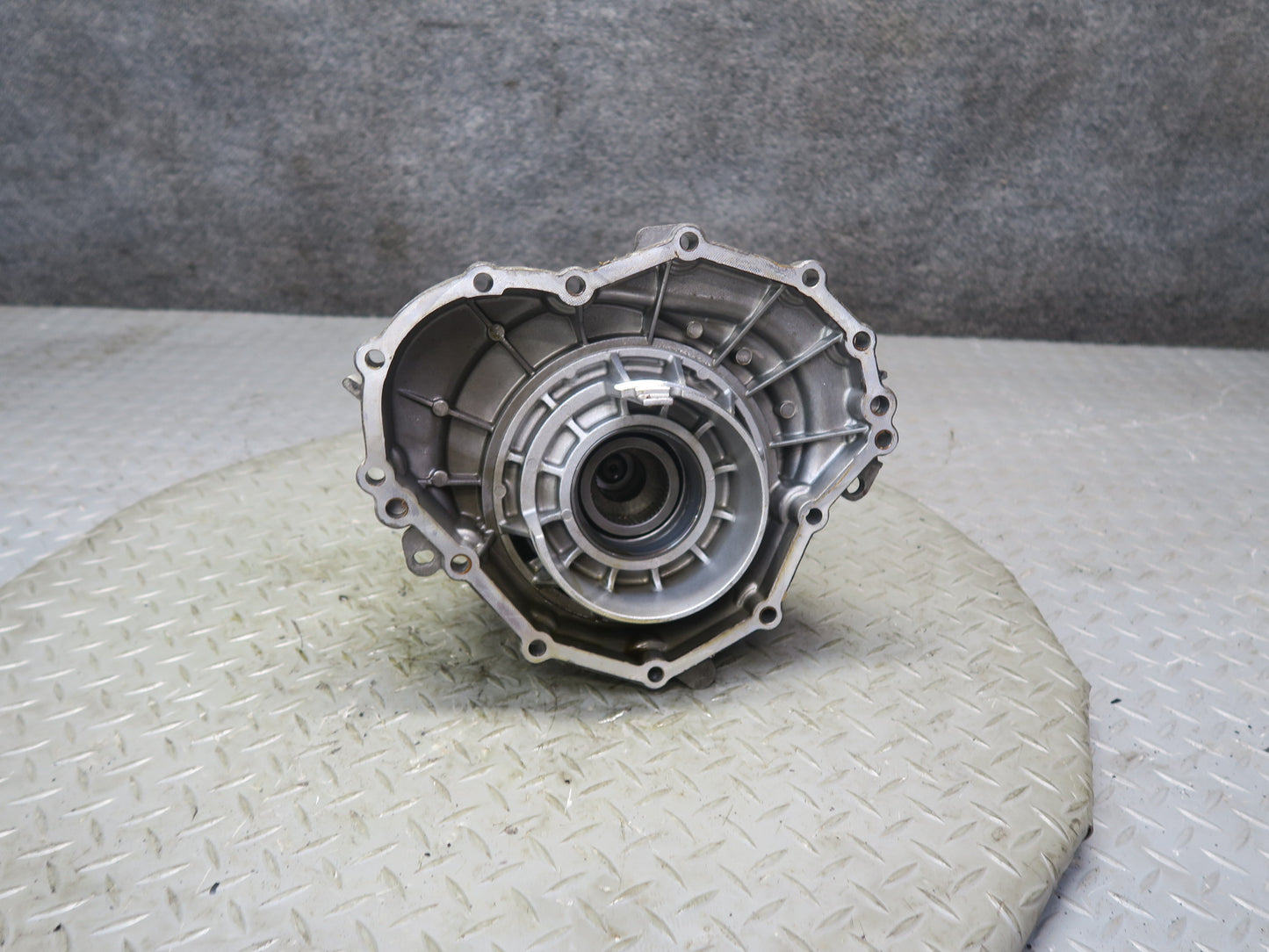 13-15 Audi RS5 4.2L V8 Transmission Center Differential Tailshaft OEM