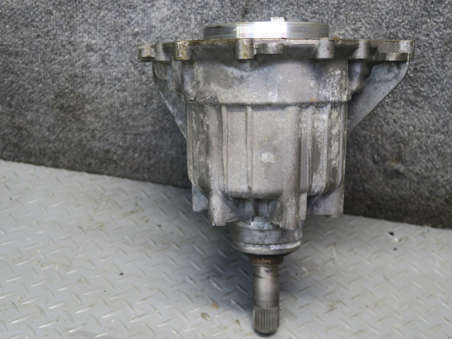13-15 Audi RS5 4.2L V8 Transmission Center Differential Tailshaft OEM