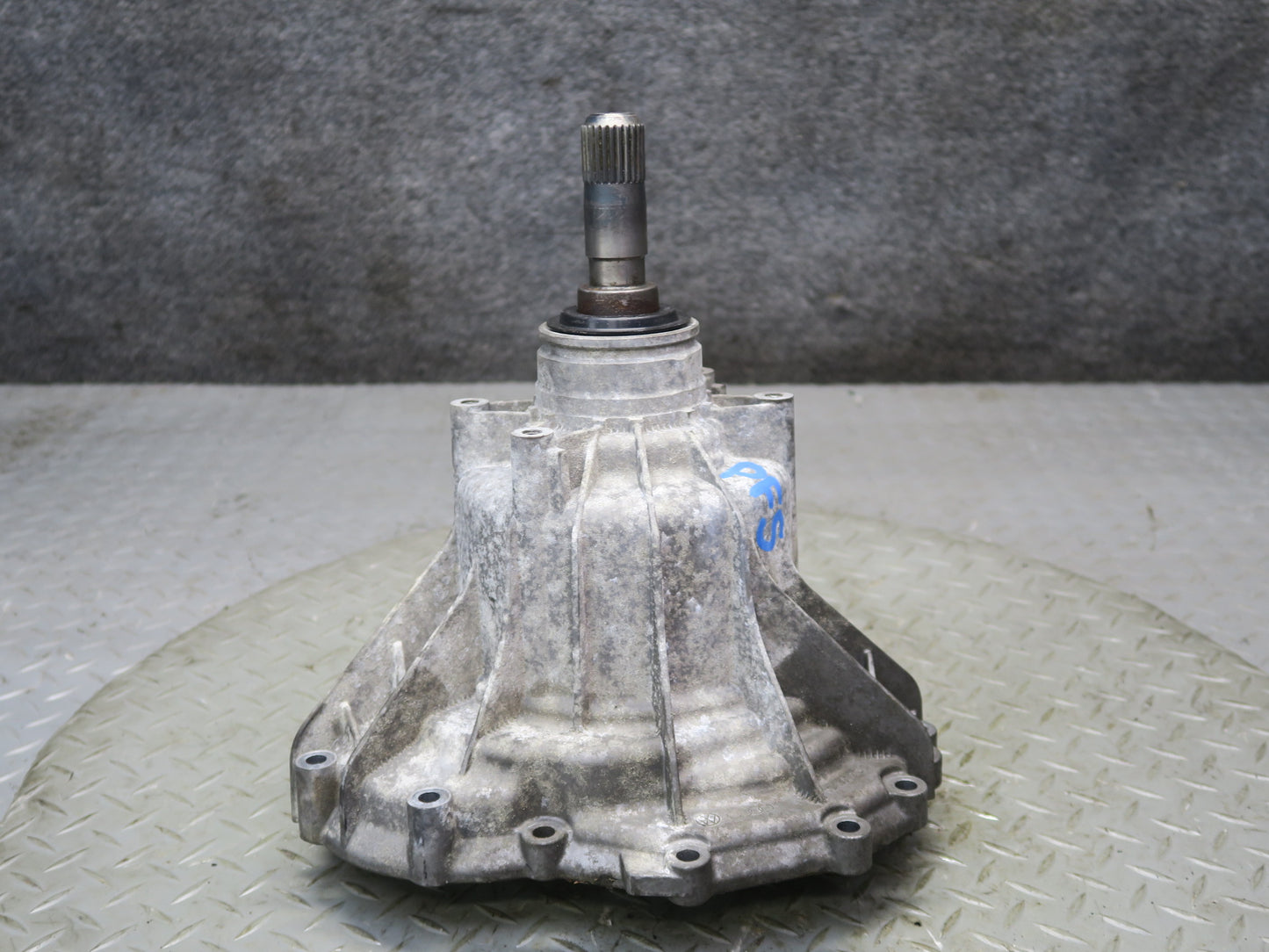 13-15 Audi RS5 4.2L V8 Transmission Center Differential Tailshaft OEM