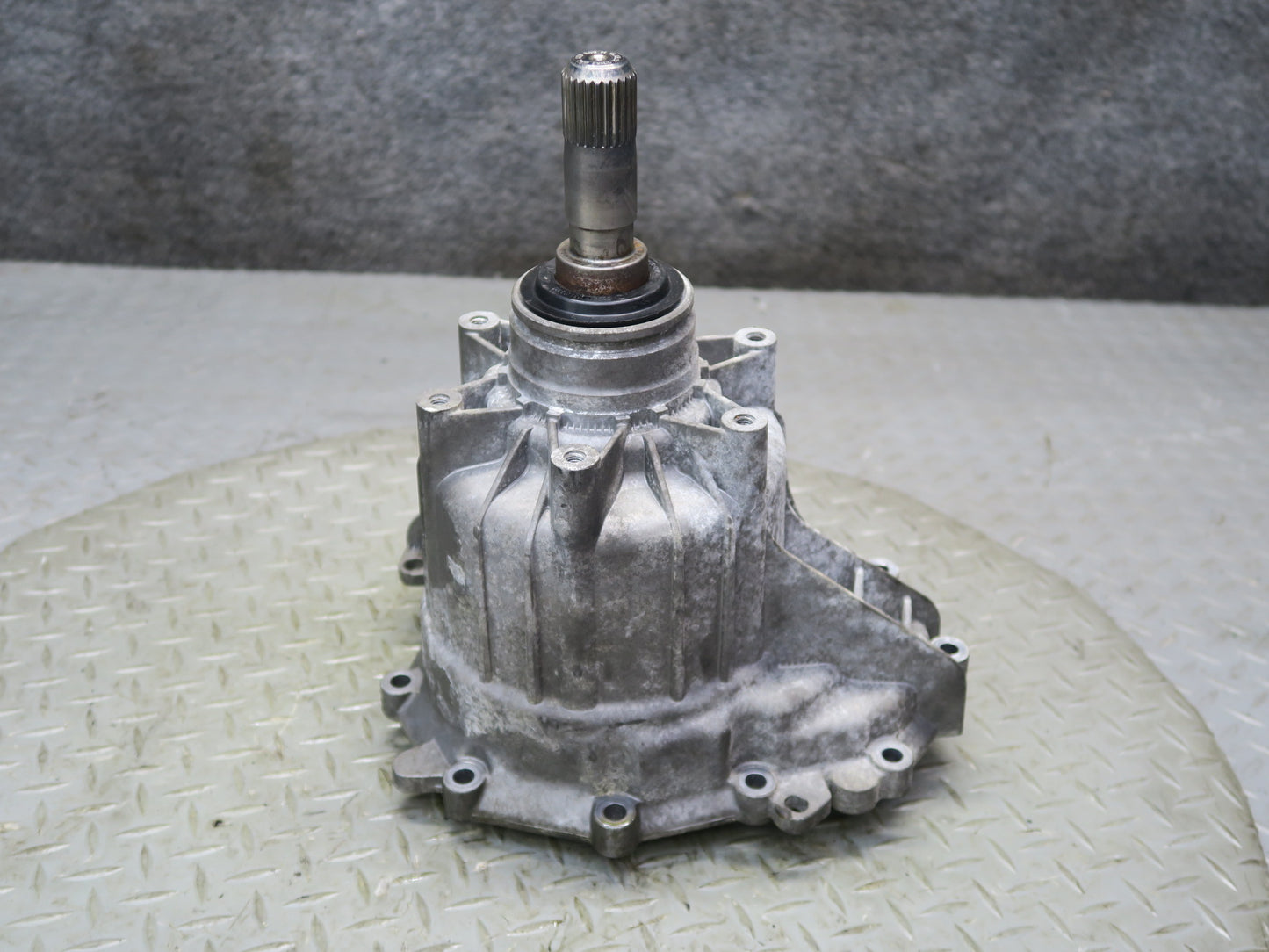 13-15 Audi RS5 4.2L V8 Transmission Center Differential Tailshaft OEM