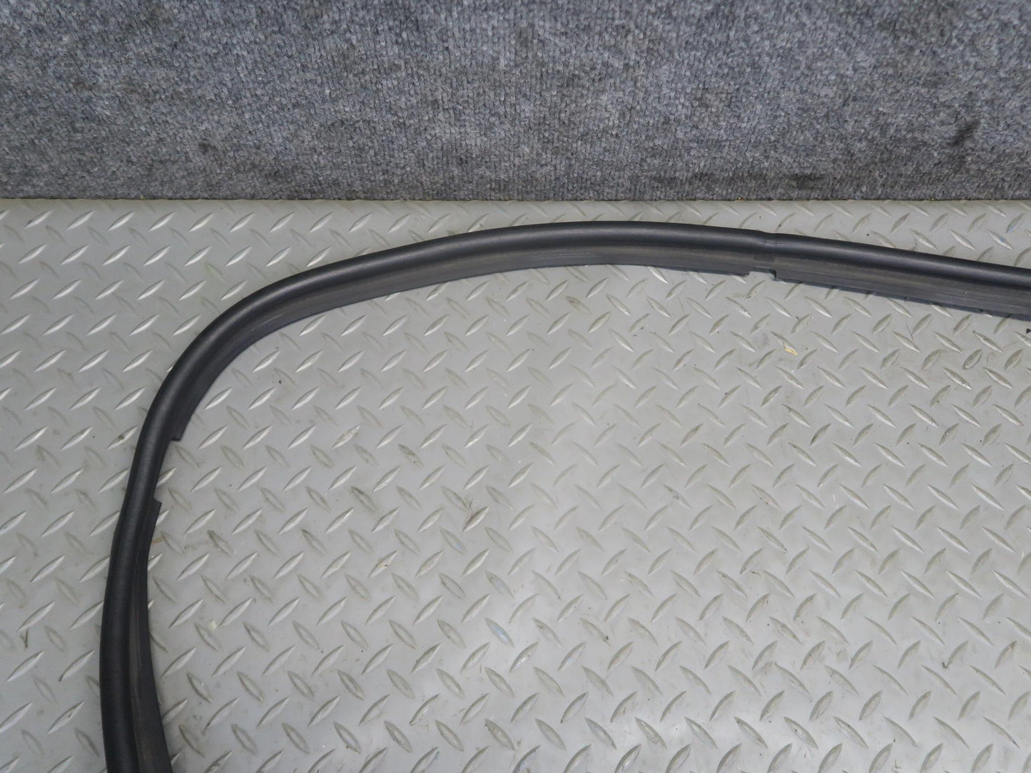 01-06 Lexus UCF30L LS430 Rear Trunk Lid Weatherstrip Rubber Seal OEM