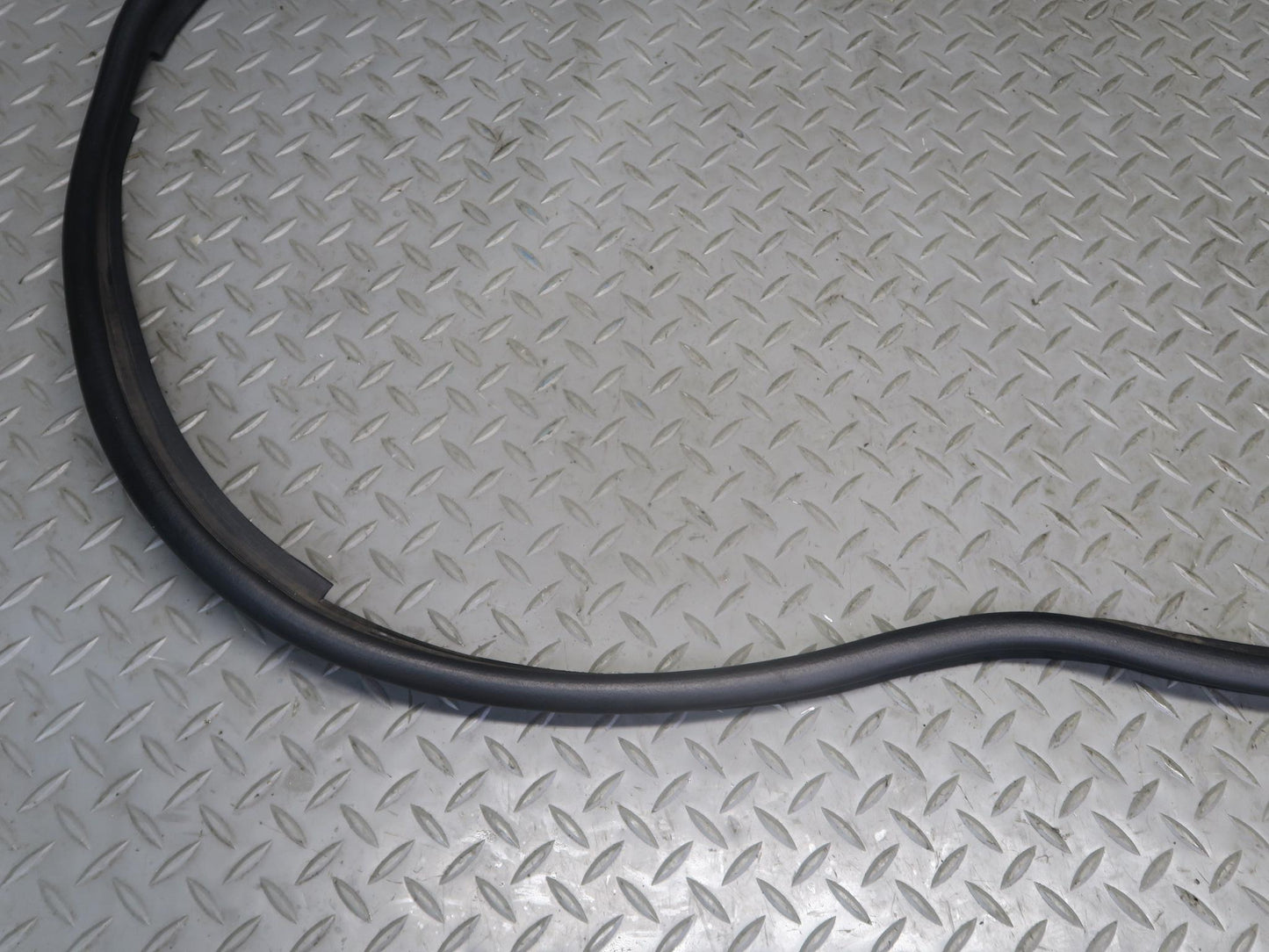 01-06 Lexus UCF30L LS430 Rear Trunk Lid Weatherstrip Rubber Seal OEM
