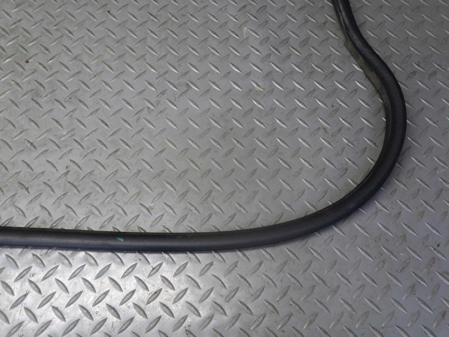 01-06 Lexus UCF30L LS430 Rear Trunk Lid Weatherstrip Rubber Seal OEM