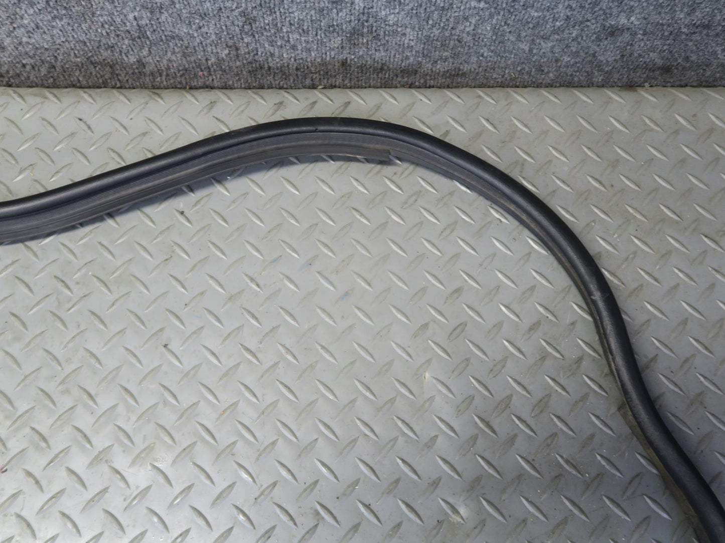 01-06 Lexus UCF30L LS430 Rear Trunk Lid Weatherstrip Rubber Seal OEM