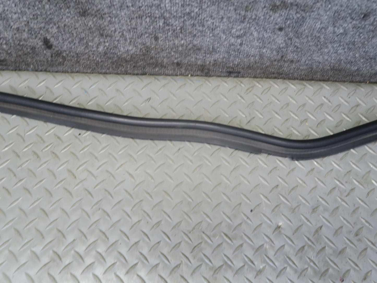 01-06 Lexus UCF30L LS430 Rear Trunk Lid Weatherstrip Rubber Seal OEM