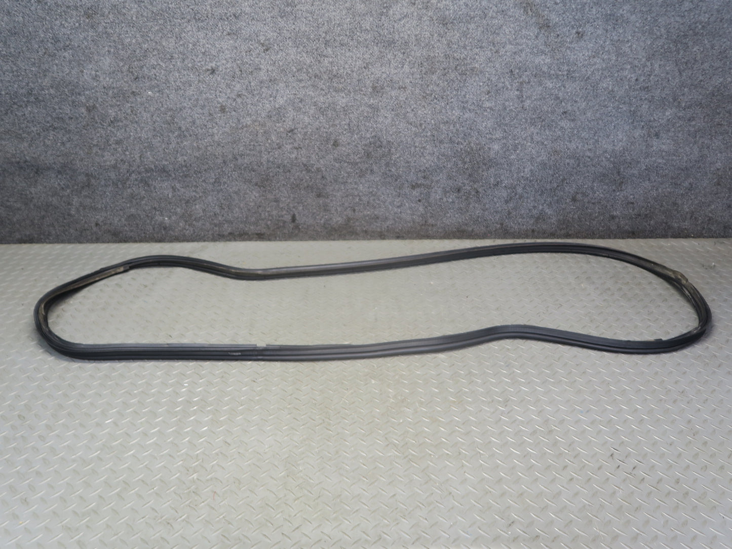 01-06 Lexus UCF30L LS430 Rear Trunk Lid Weatherstrip Rubber Seal OEM