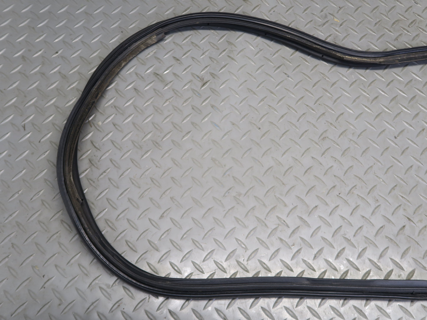 01-06 Lexus UCF30L LS430 Rear Trunk Lid Weatherstrip Rubber Seal OEM