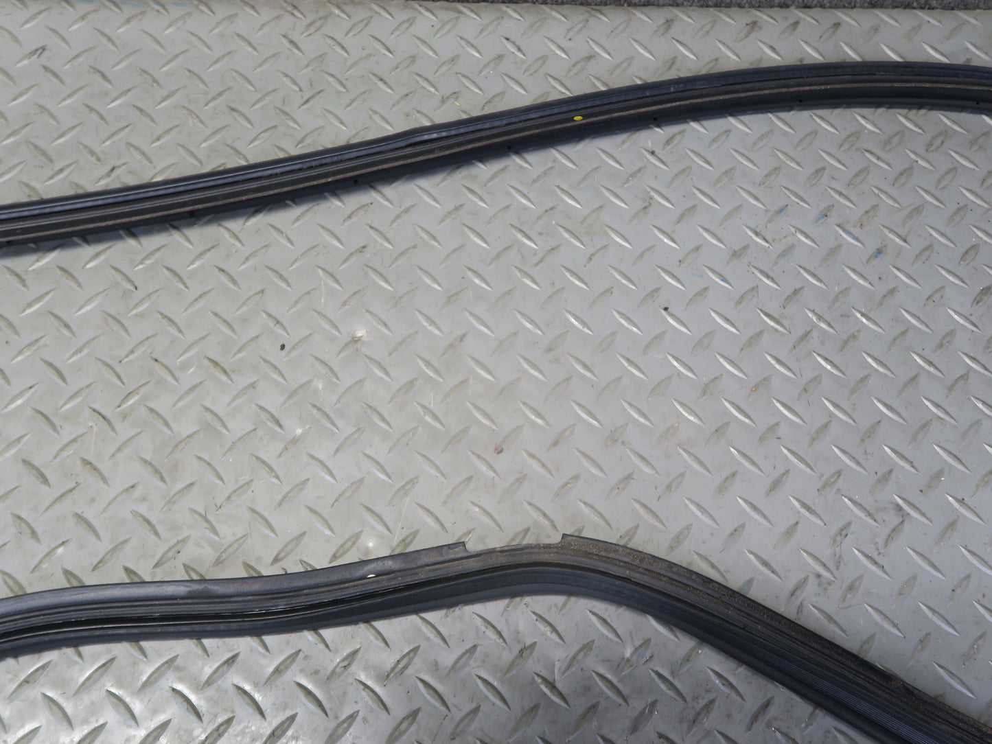 01-06 Lexus UCF30L LS430 Rear Trunk Lid Weatherstrip Rubber Seal OEM