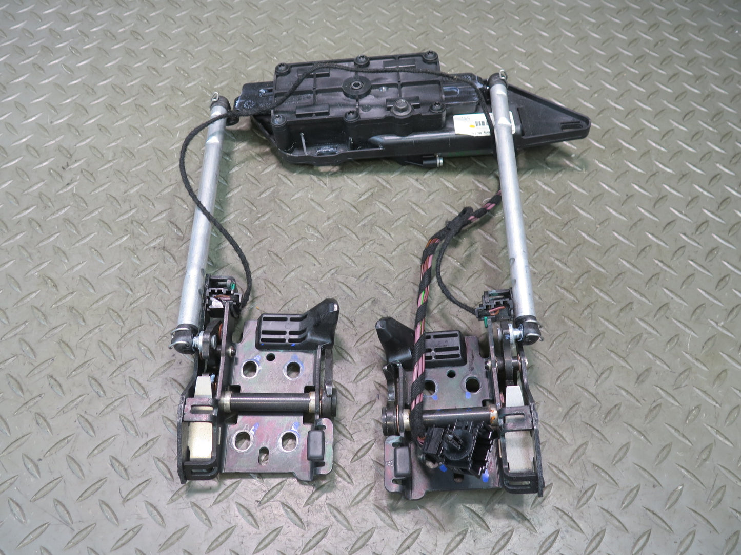 10-17 Audi A5 S5 RS5 8F7 Convertible TOP Roof Lock Latch w Motor Assembly OEM