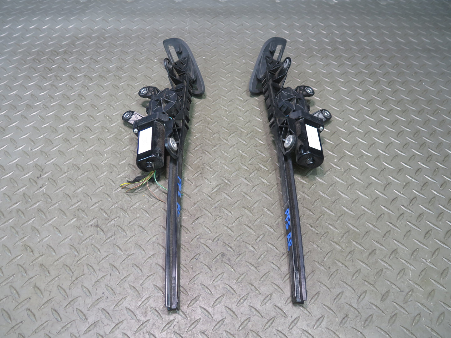 10-17 Audi A5 S5 RS5 8F7 Convert Front Left & Right Seat Belt Tensioner Set OEM