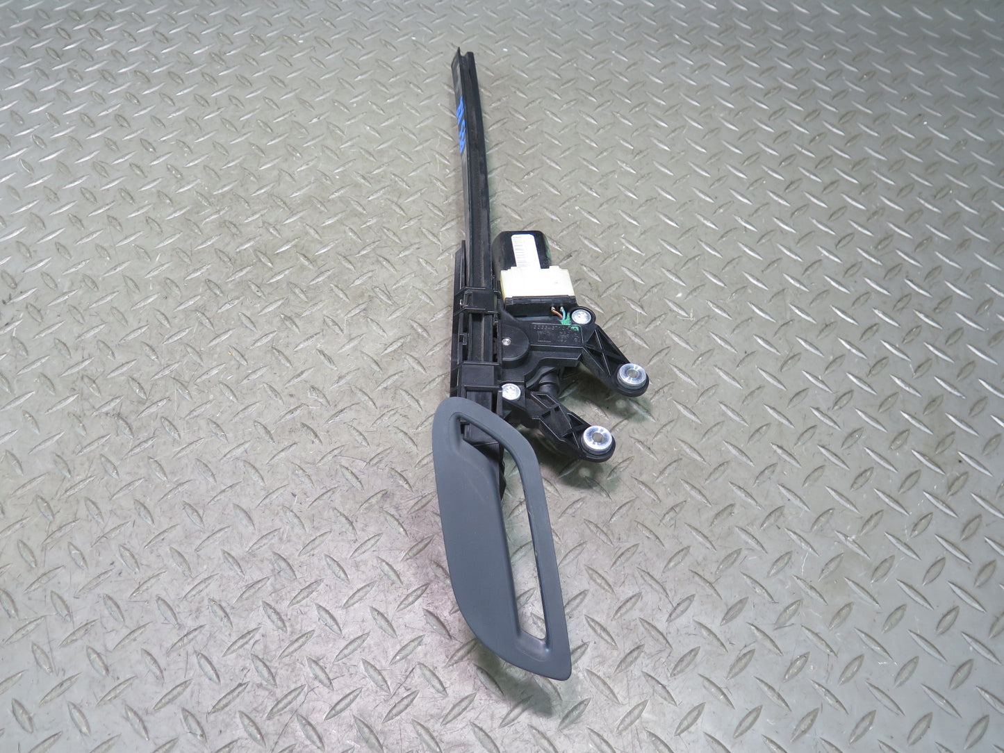 10-17 Audi A5 S5 RS5 8F7 Convert Front Left & Right Seat Belt Tensioner Set OEM
