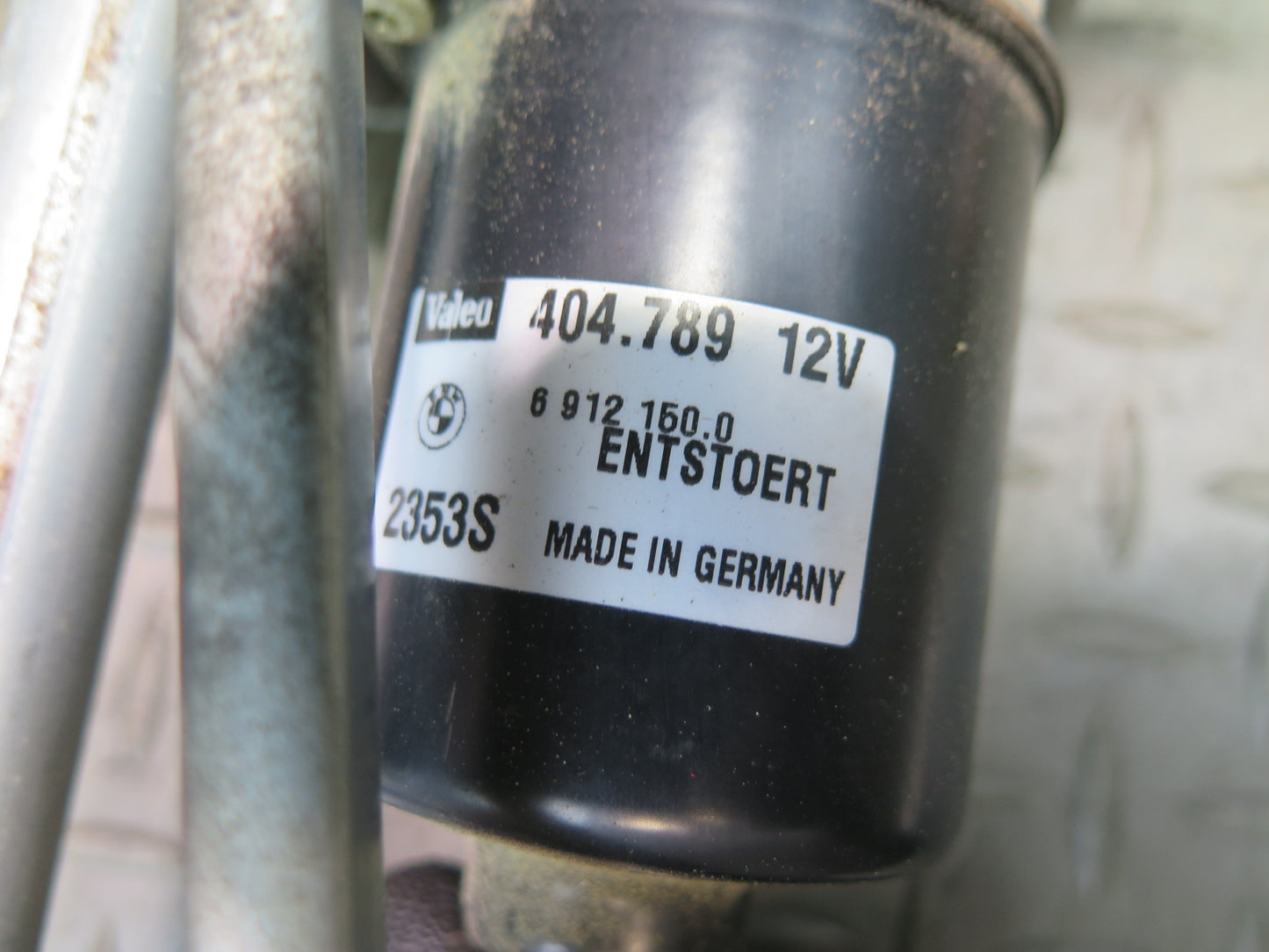 03-08 BMW E85 Z4 Front Windshield Wiper Transmission Linkage w Motor OEM