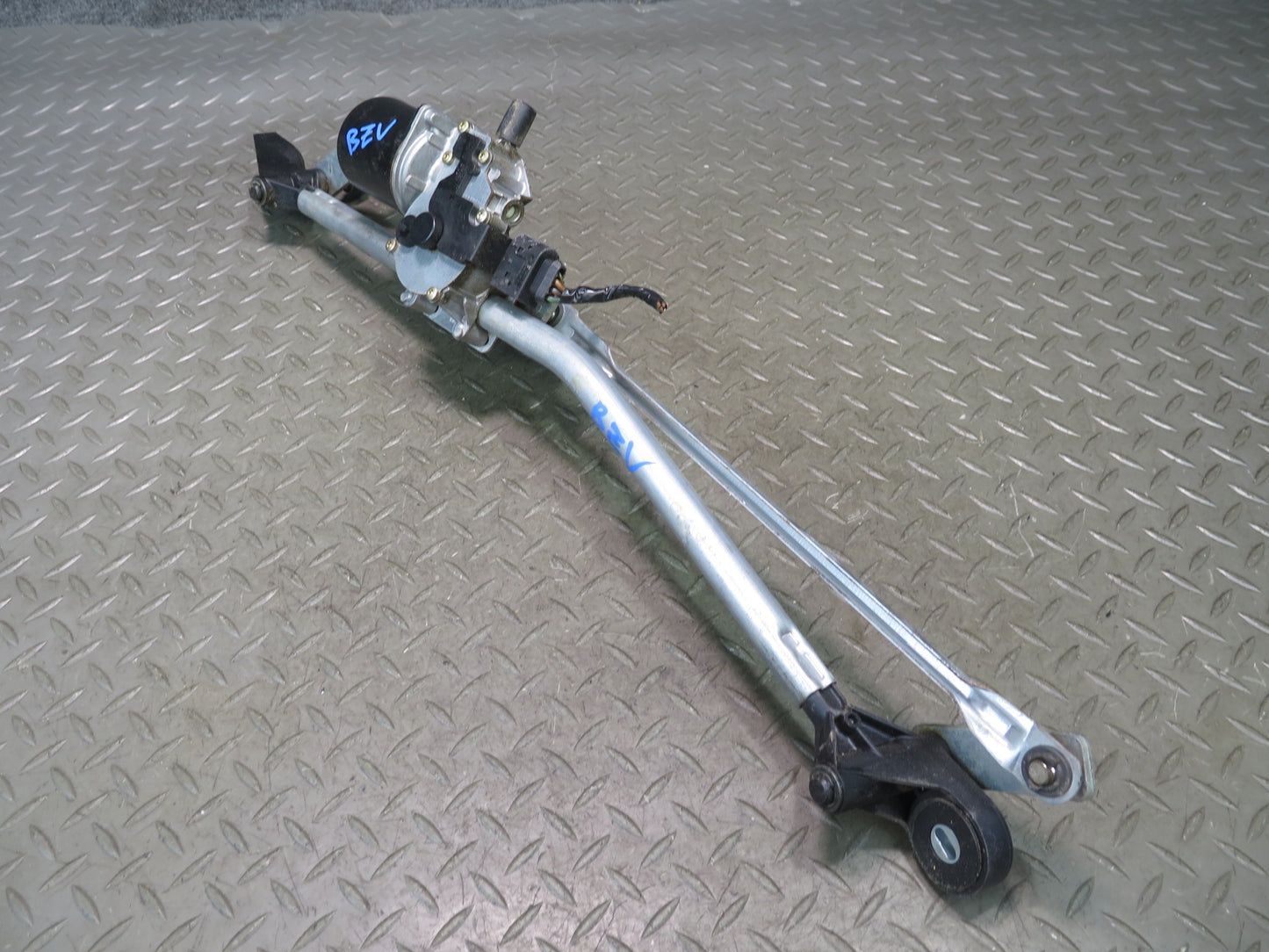 03-08 BMW E85 Z4 Front Windshield Wiper Transmission Linkage w Motor OEM