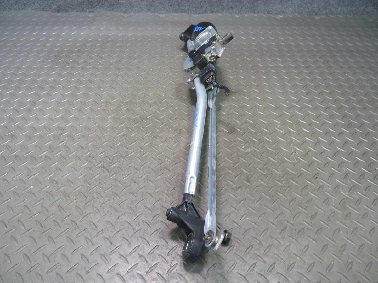 03-08 BMW E85 Z4 Front Windshield Wiper Transmission Linkage w Motor OEM