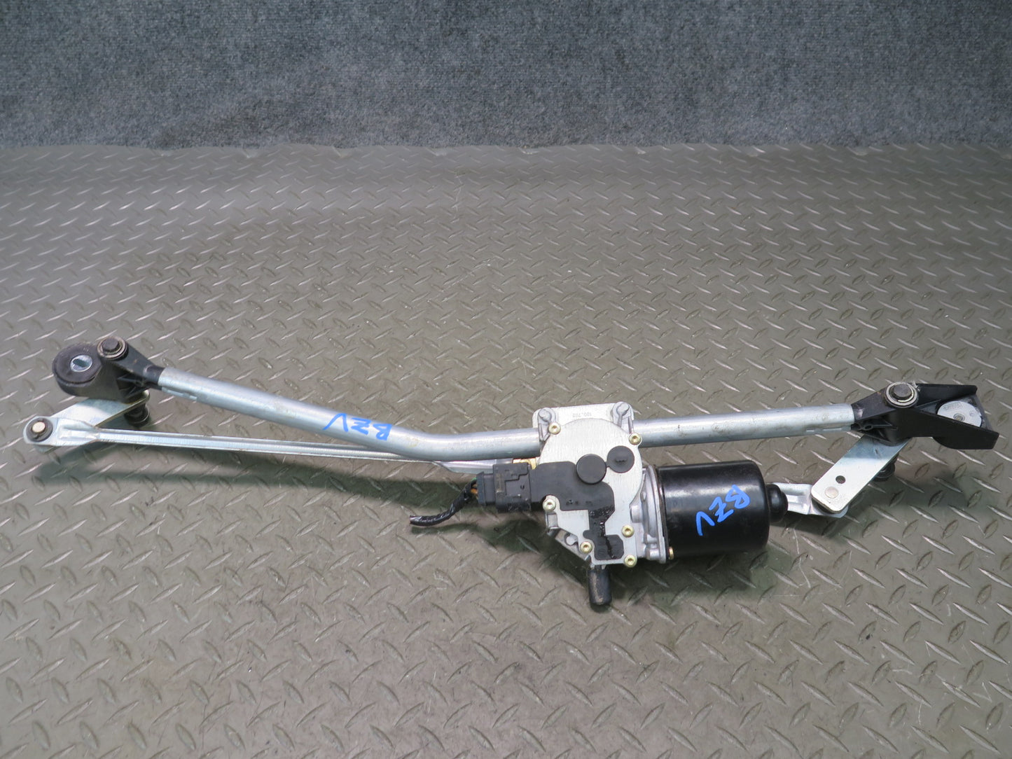 03-08 BMW E85 Z4 Front Windshield Wiper Transmission Linkage w Motor OEM