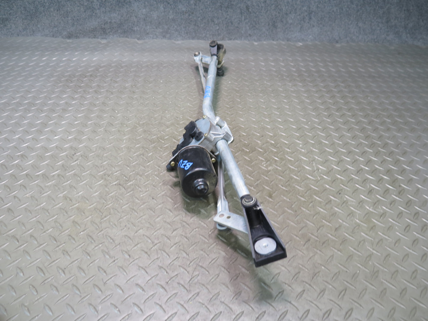 03-08 BMW E85 Z4 Front Windshield Wiper Transmission Linkage w Motor OEM