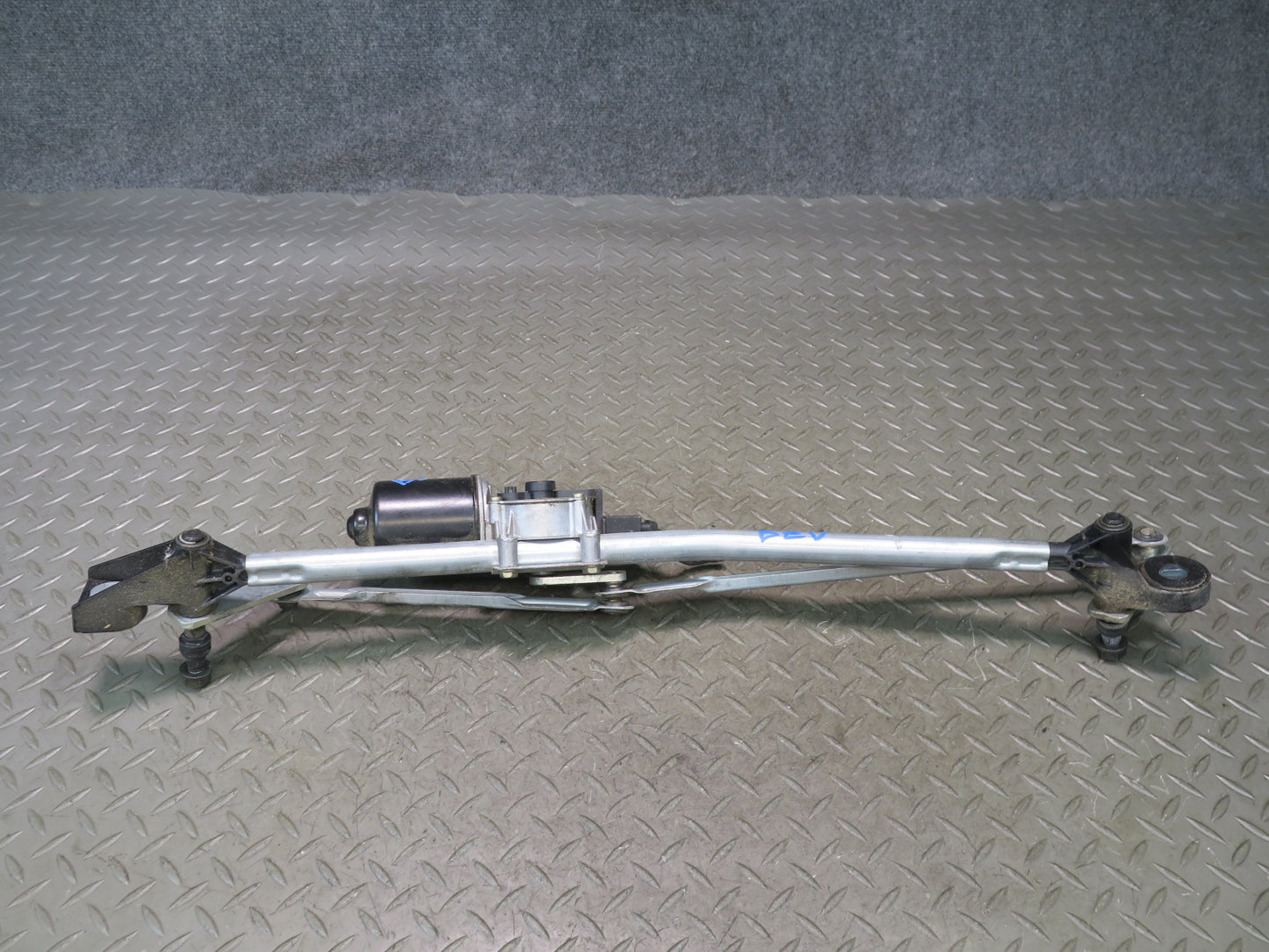 03-08 BMW E85 Z4 Front Windshield Wiper Transmission Linkage w Motor OEM