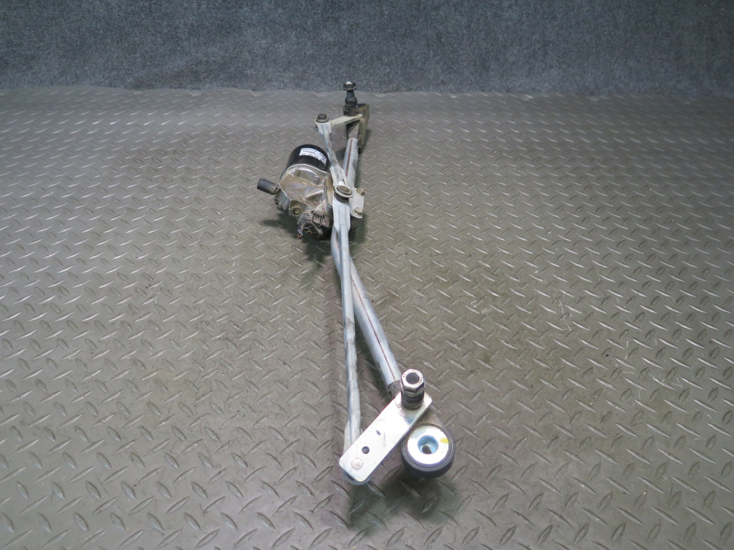 03-08 BMW E85 Z4 Front Windshield Wiper Transmission Linkage w Motor OEM