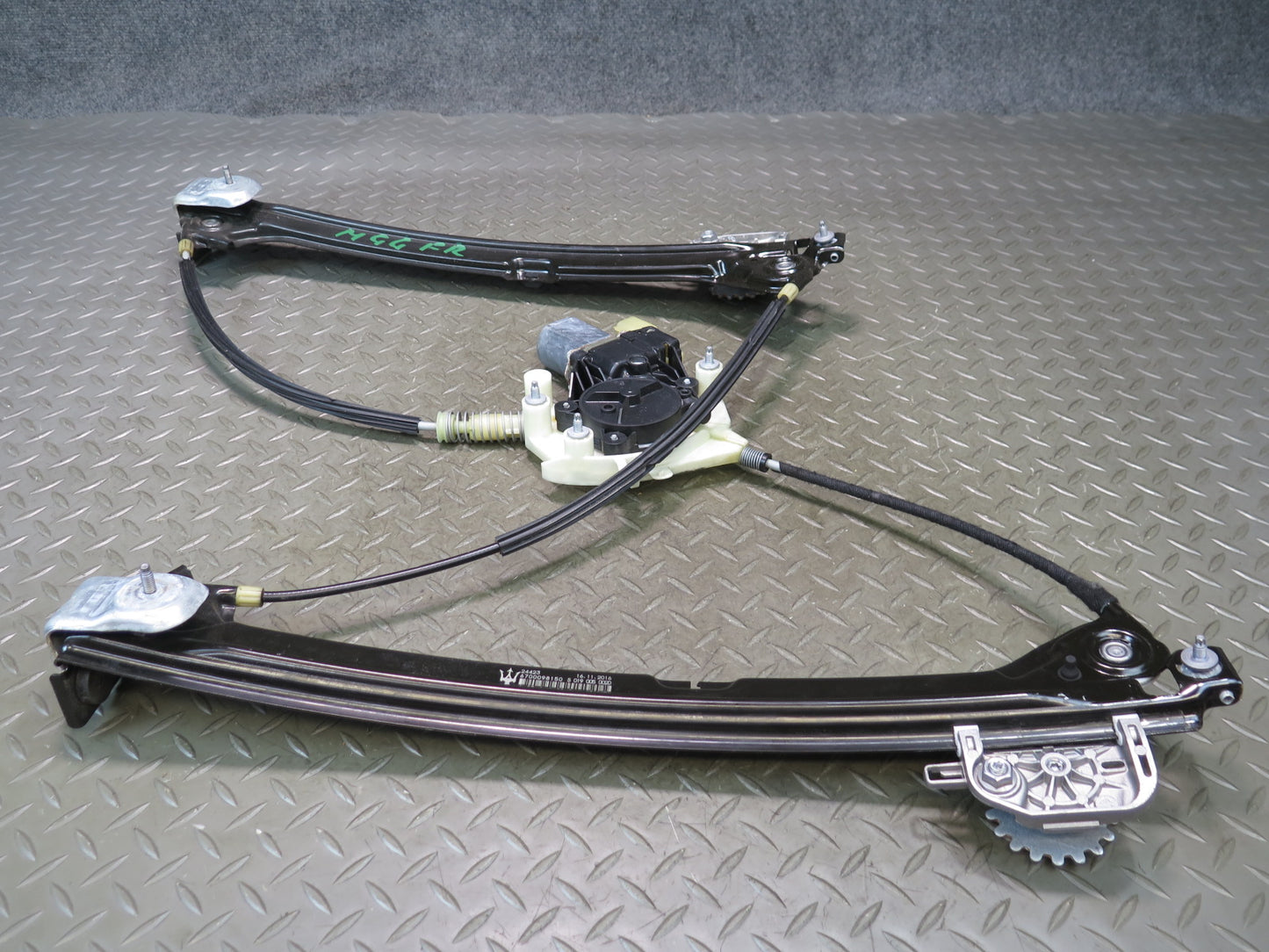 2014-2020 Maserati Ghibli M157 Front Right Door Window Regulator w Motor