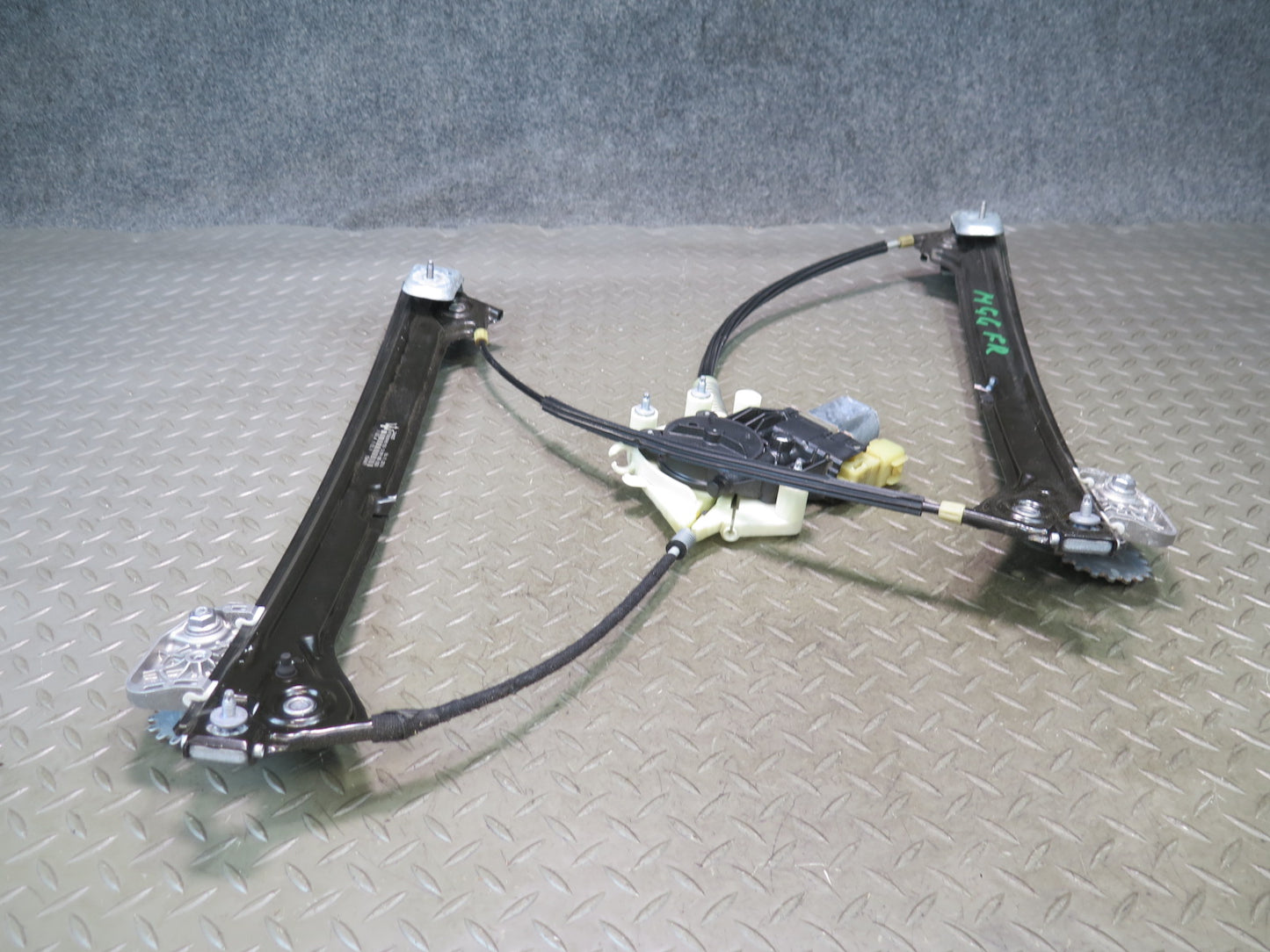2014-2020 Maserati Ghibli M157 Front Right Door Window Regulator w Motor