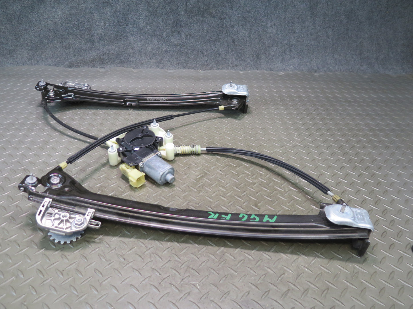 2014-2020 Maserati Ghibli M157 Front Right Door Window Regulator w Motor