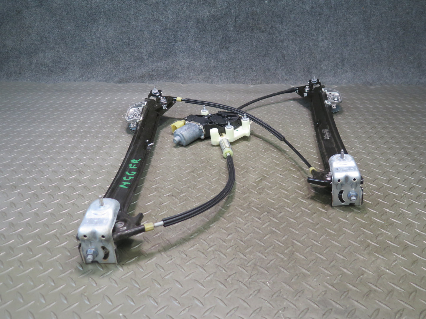 2014-2020 Maserati Ghibli M157 Front Right Door Window Regulator w Motor