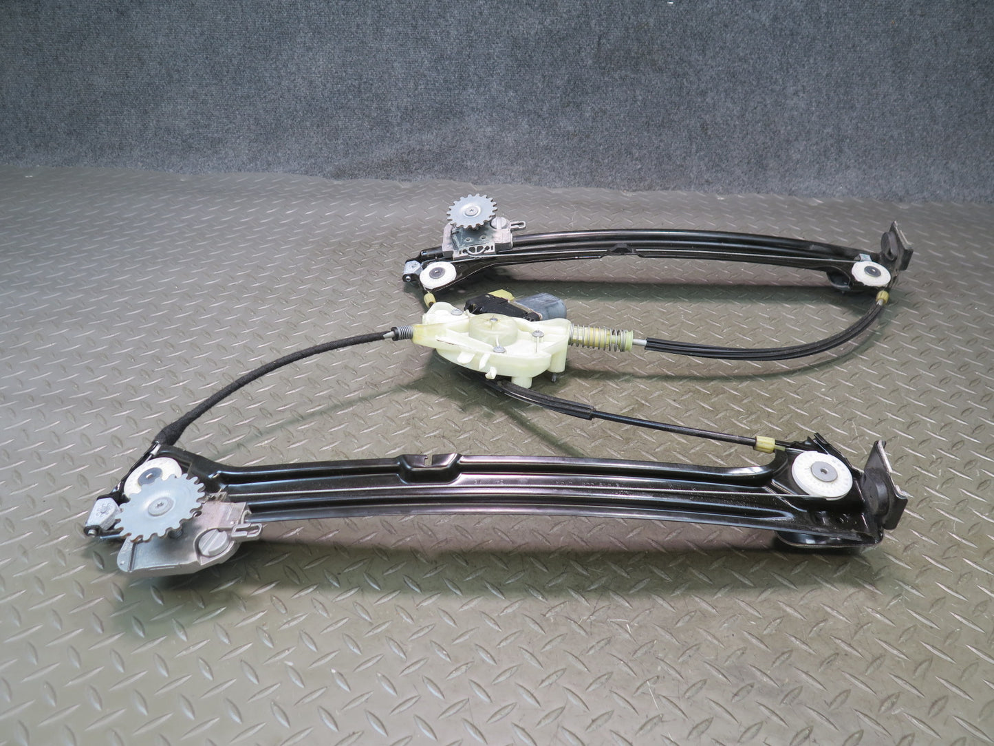 2014-2020 Maserati Ghibli M157 Front Right Door Window Regulator w Motor