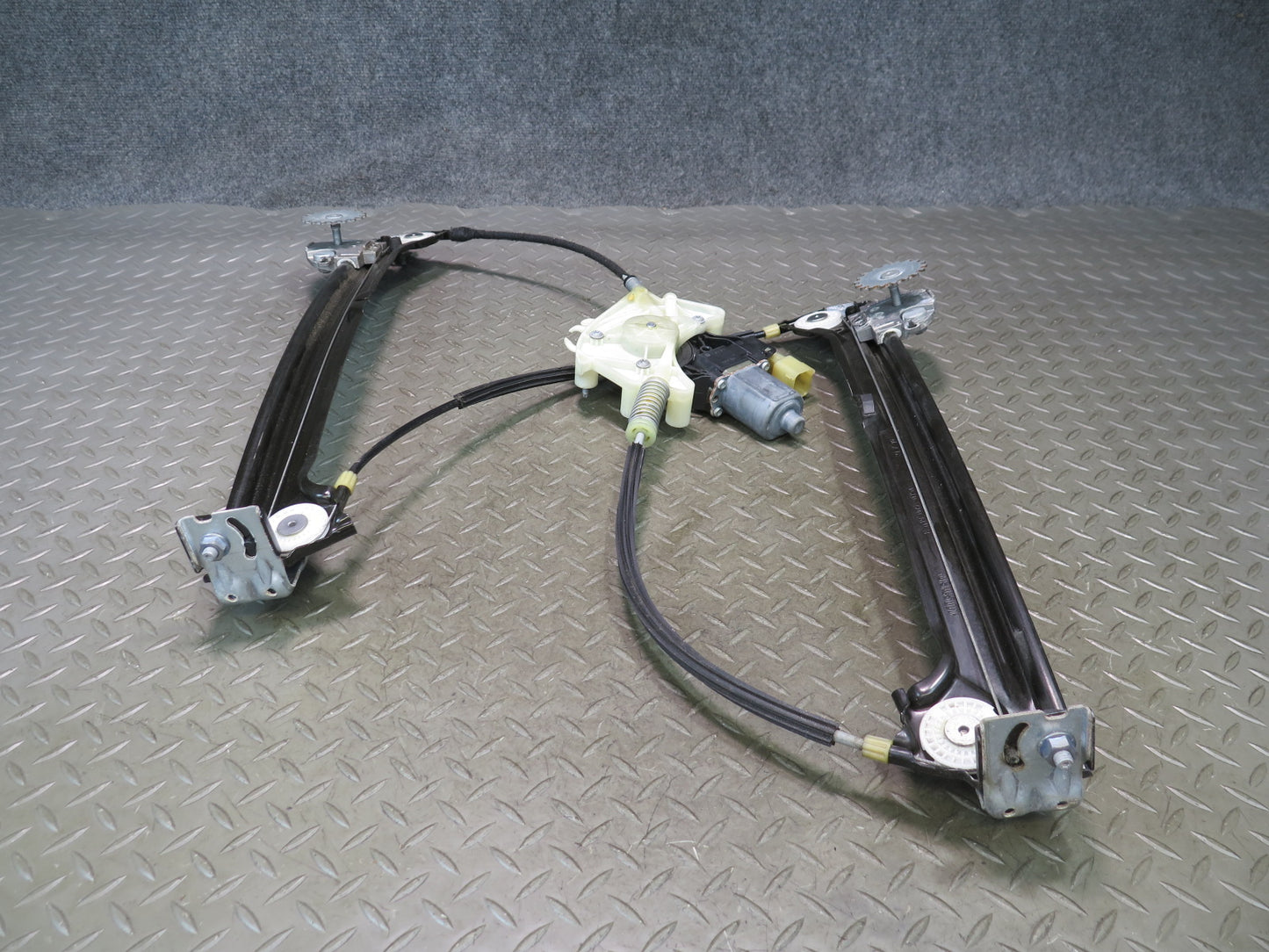 2014-2020 Maserati Ghibli M157 Front Right Door Window Regulator w Motor