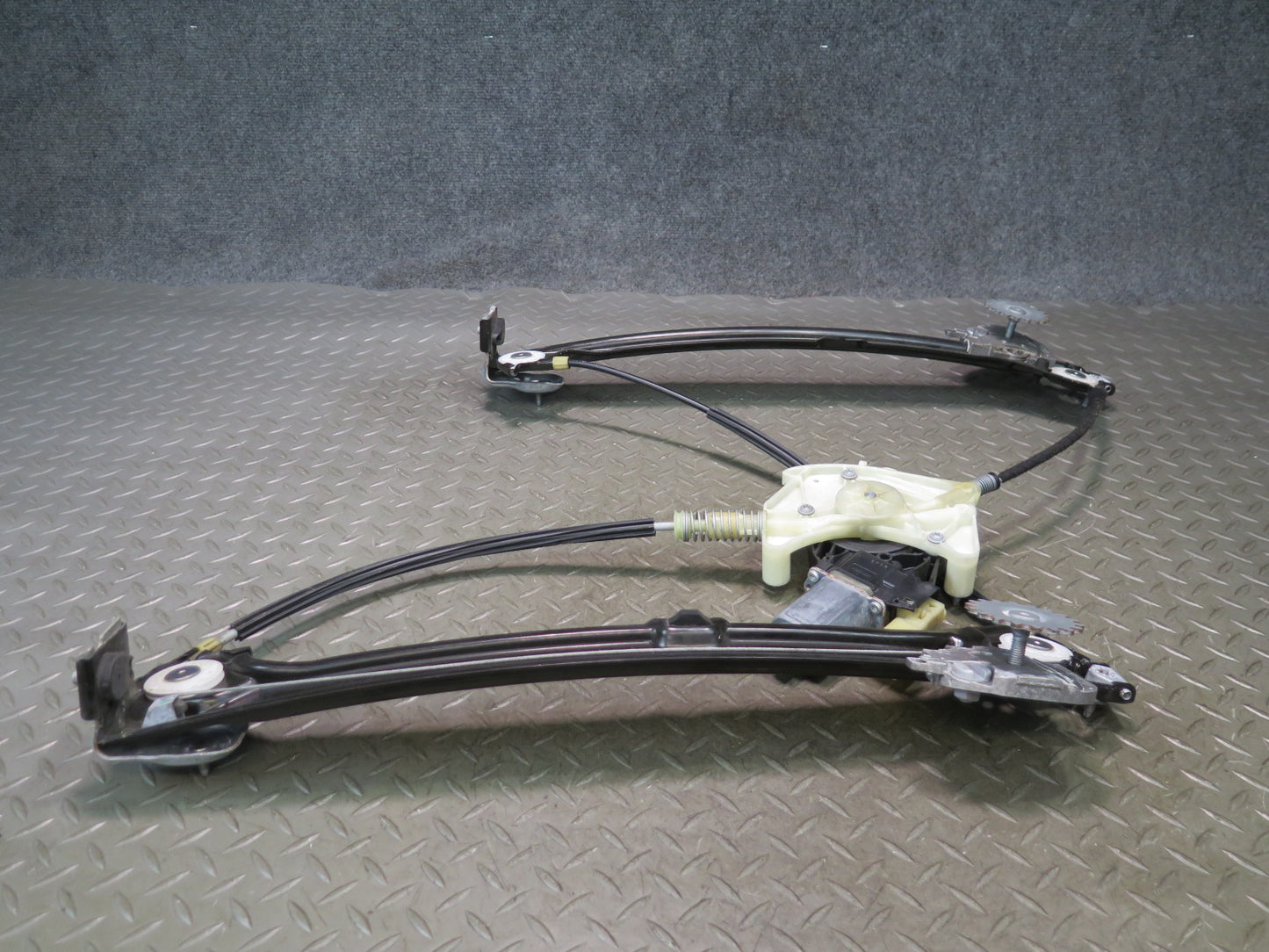 2014-2020 Maserati Ghibli M157 Front Right Door Window Regulator w Motor
