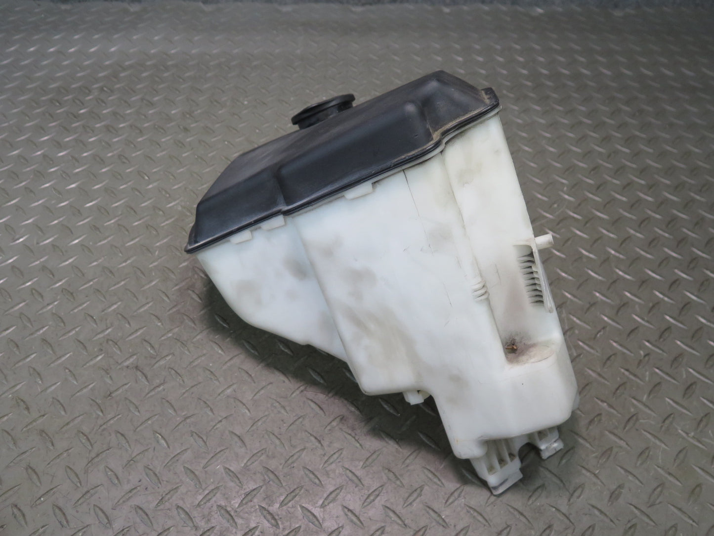 03-08 BMW E85 Z4 Windshield Washer Fluid Reservoir Tank w Pump 7110853 OEM