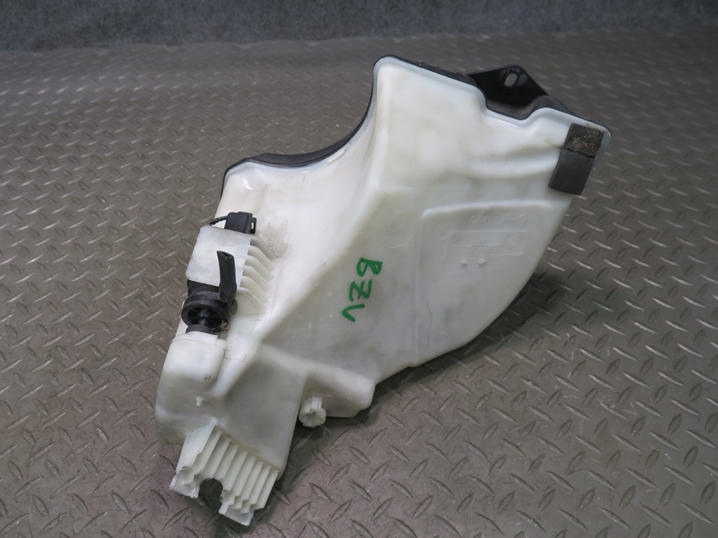 03-08 BMW E85 Z4 Windshield Washer Fluid Reservoir Tank w Pump 7110853 OEM