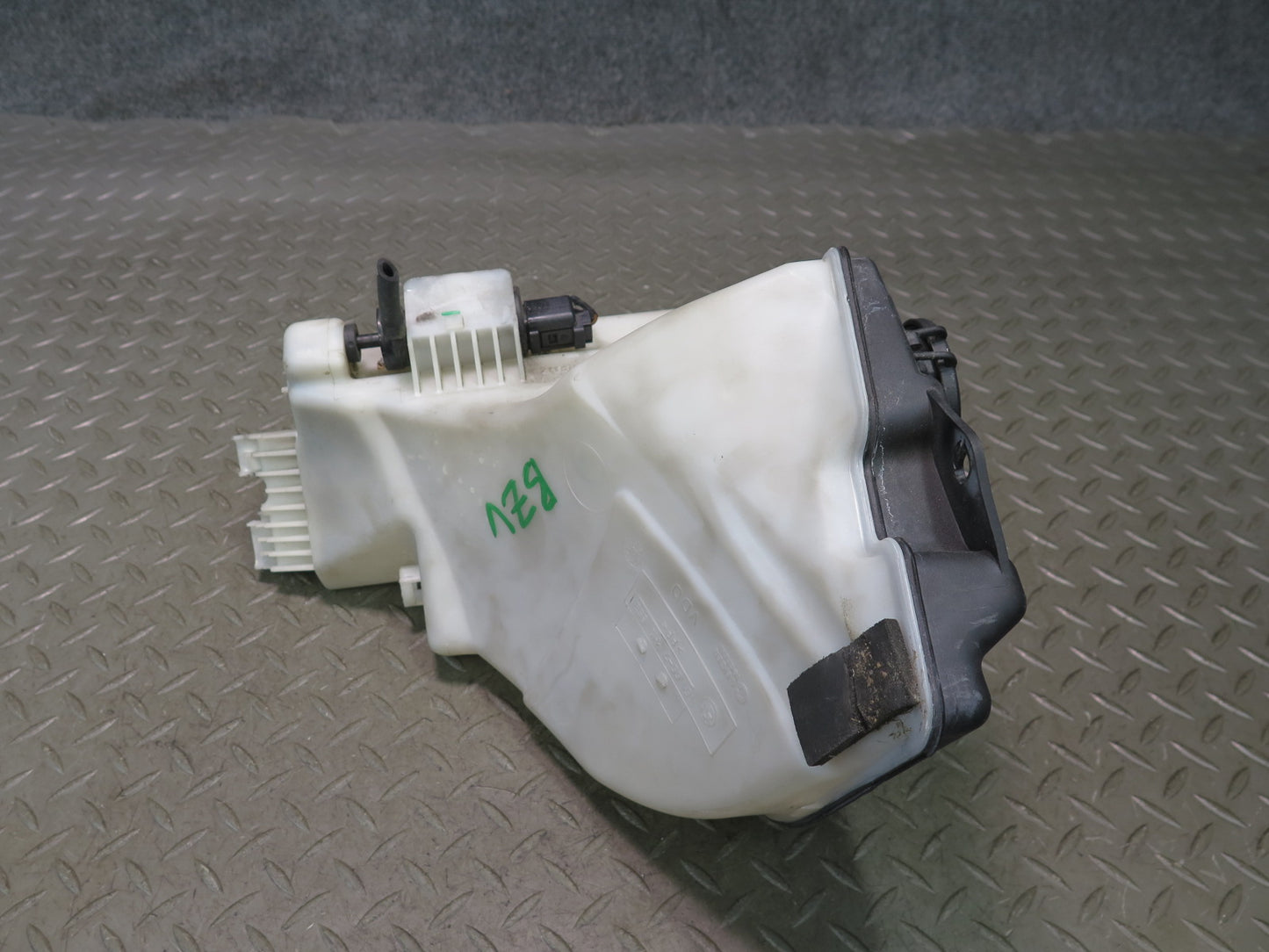 03-08 BMW E85 Z4 Windshield Washer Fluid Reservoir Tank w Pump 7110853 OEM