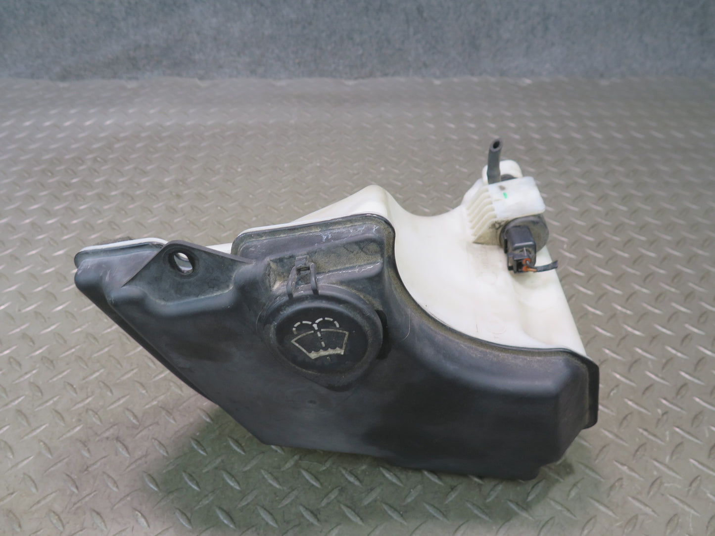 03-08 BMW E85 Z4 Windshield Washer Fluid Reservoir Tank w Pump 7110853 OEM
