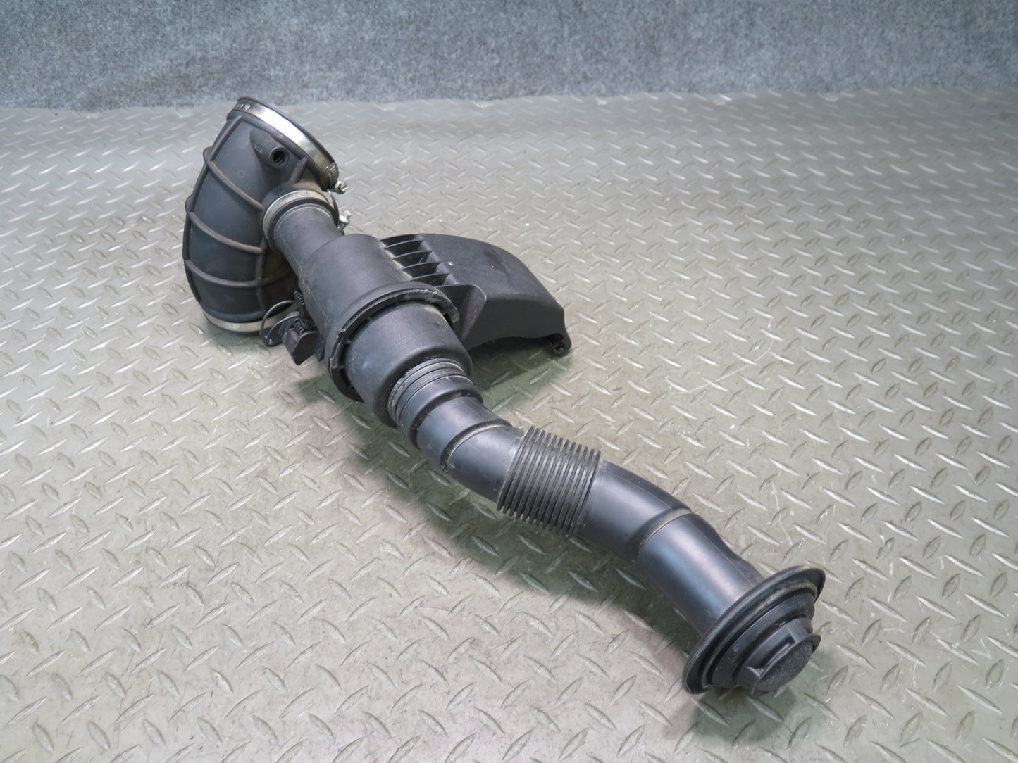03-05 BMW E85 Z4 3.0L Air Intake Hose Pipe Line Sound Generator 7514863 OEM