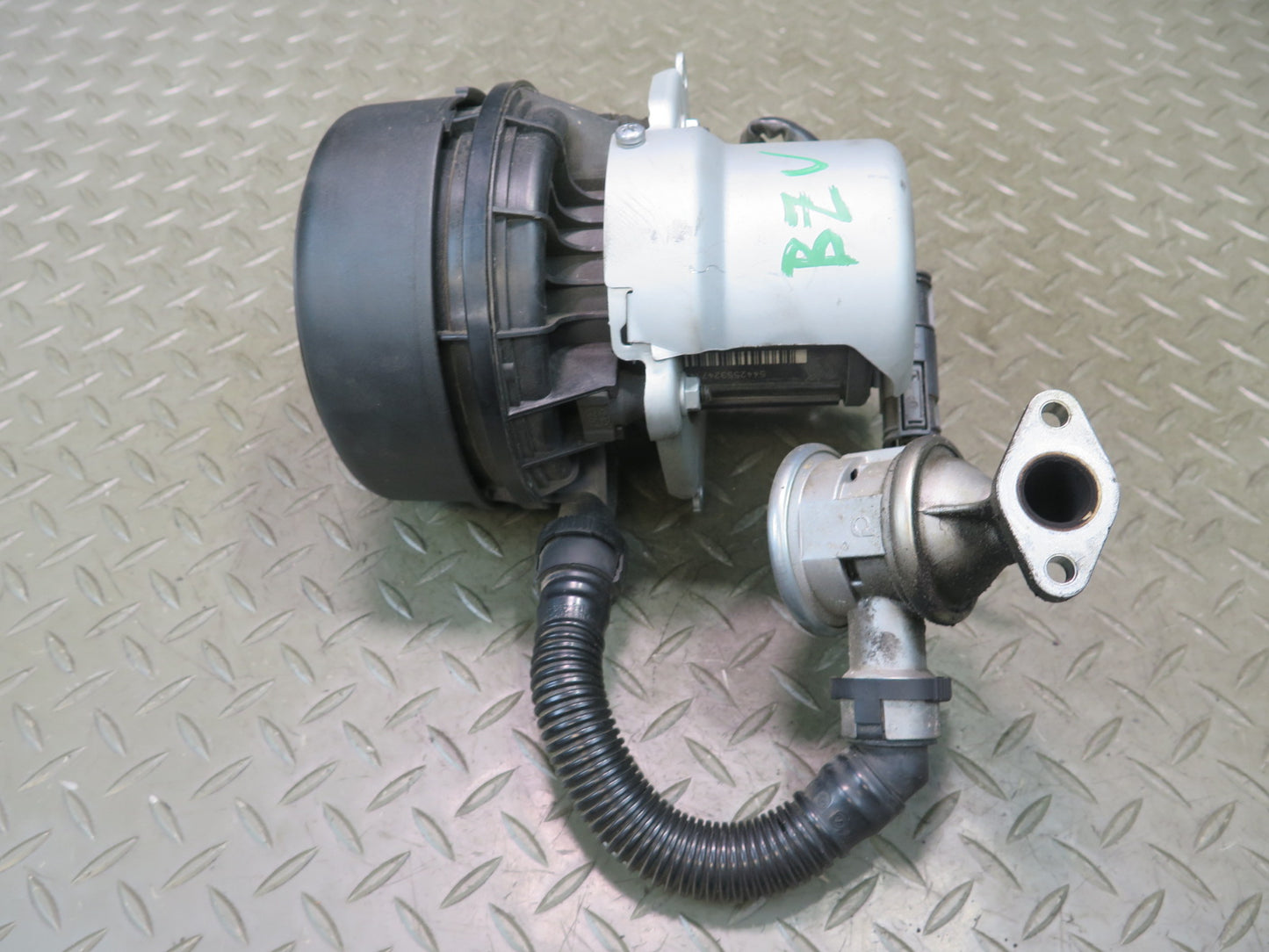 03-05 BMW E85 Z4 Secondary Air Injection Smog Pump Motor w EGR Valve OEM