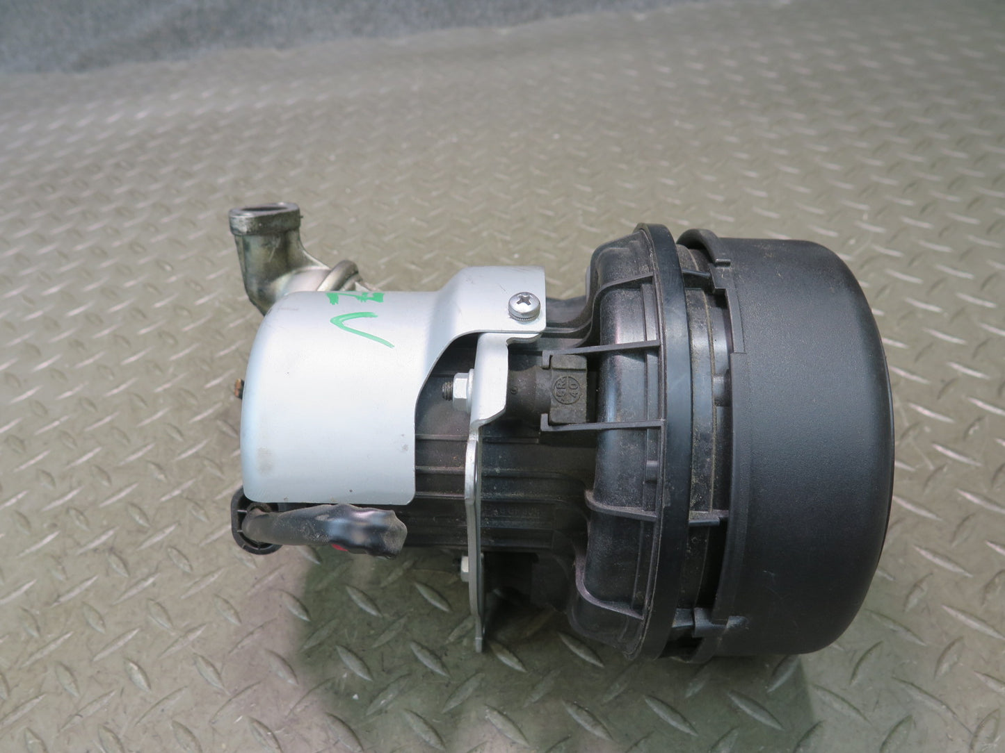 03-05 BMW E85 Z4 Secondary Air Injection Smog Pump Motor w EGR Valve OEM