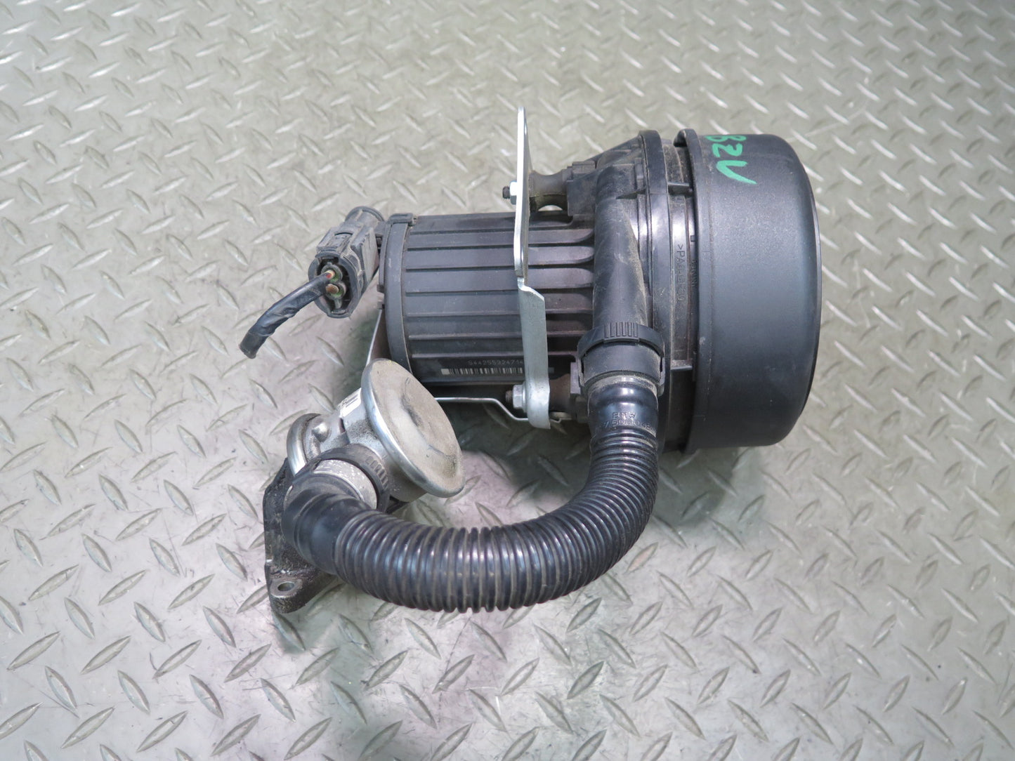 03-05 BMW E85 Z4 Secondary Air Injection Smog Pump Motor w EGR Valve OEM