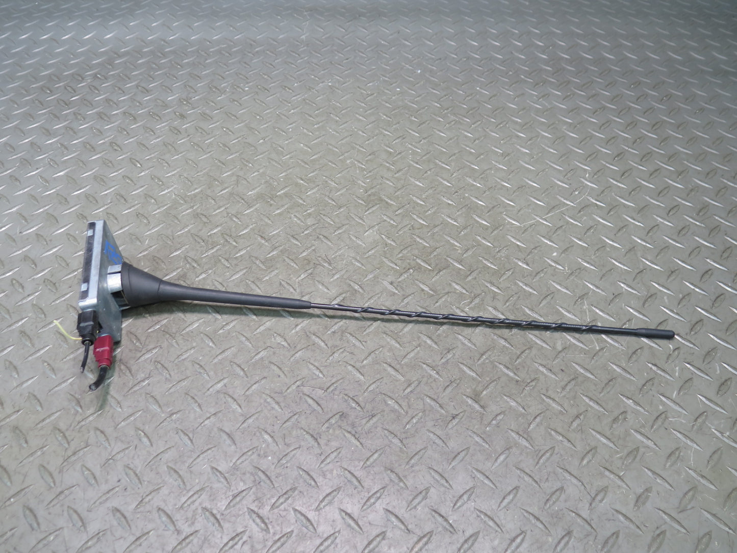 03-08 BMW E85 Z4 AM FM Radio Antenna w Amplifier Receiver Module 6913896 OEM