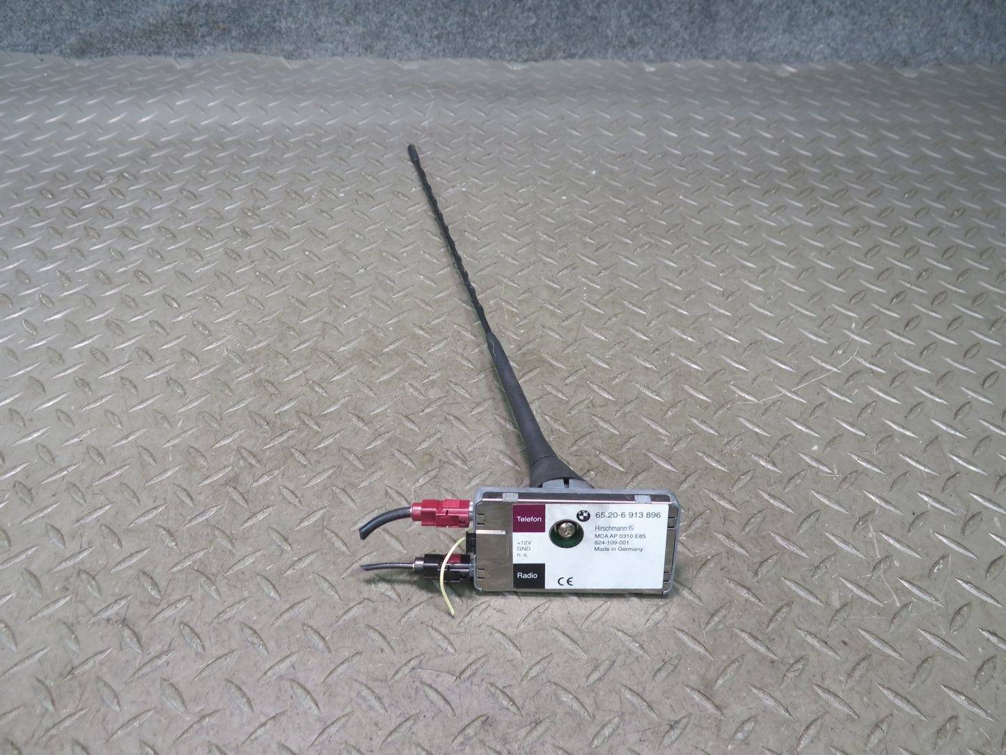 03-08 BMW E85 Z4 AM FM Radio Antenna w Amplifier Receiver Module 6913896 OEM