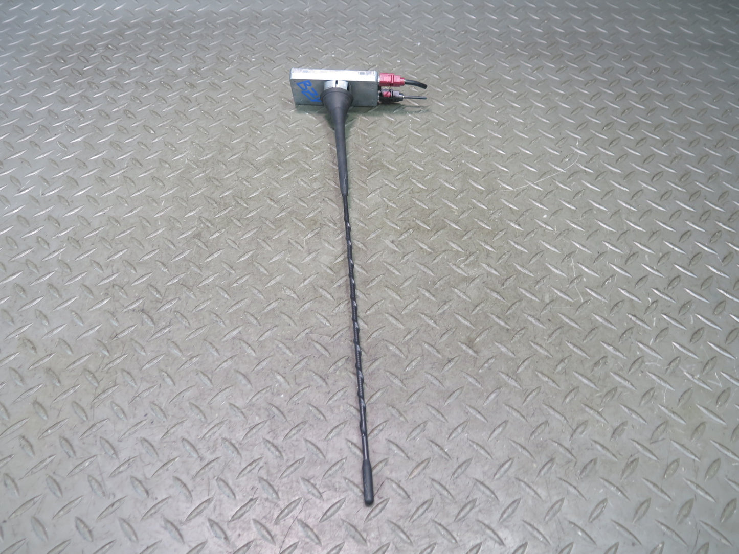 03-08 BMW E85 Z4 AM FM Radio Antenna w Amplifier Receiver Module 6913896 OEM