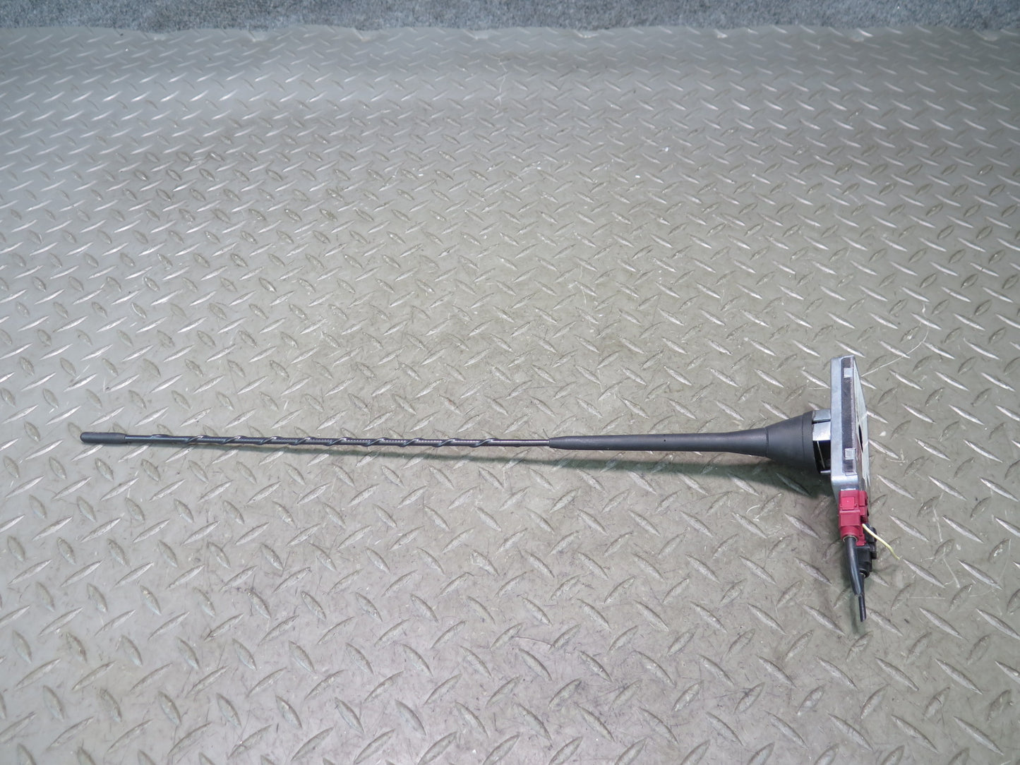 03-08 BMW E85 Z4 AM FM Radio Antenna w Amplifier Receiver Module 6913896 OEM