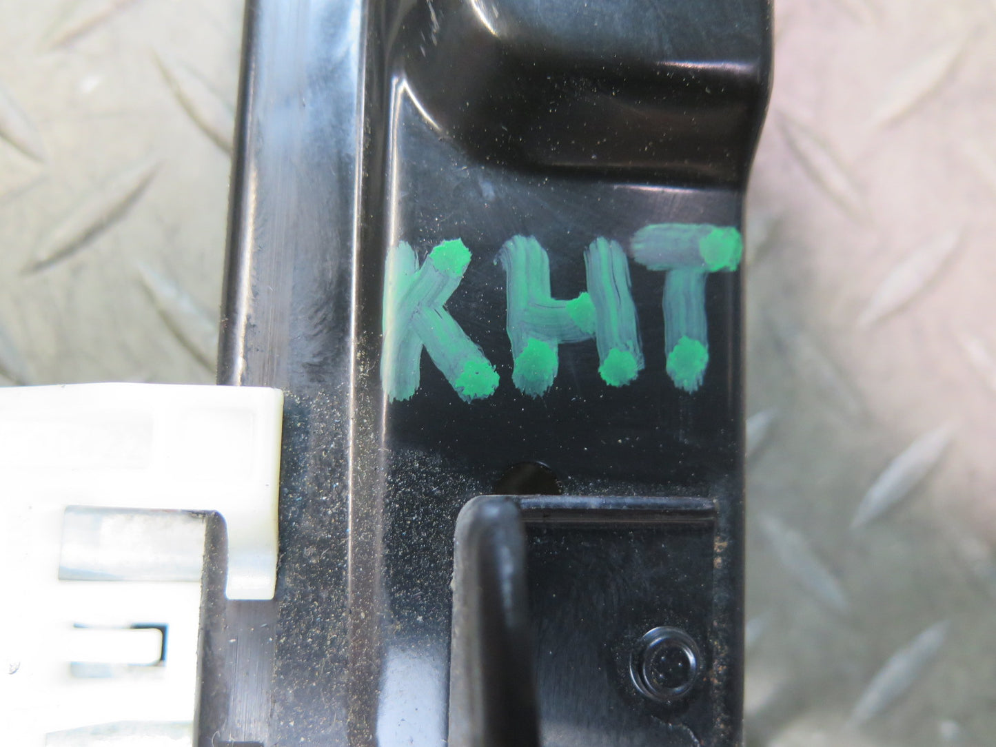 2005-2009 Hummer H2 SUT Rear MID Gate Window Regulator w Motor