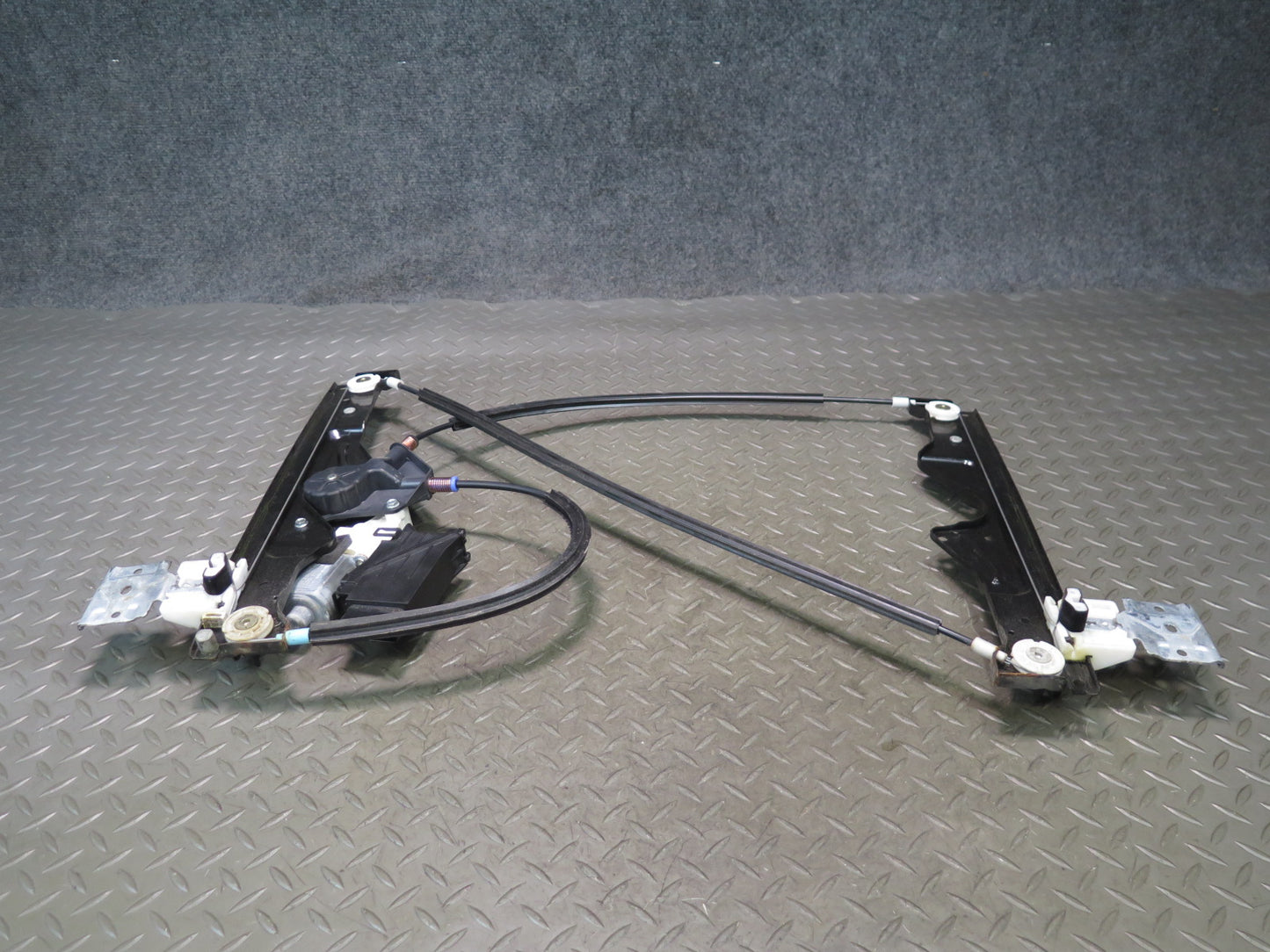 2005-2009 Hummer H2 SUT Rear MID Gate Window Regulator w Motor