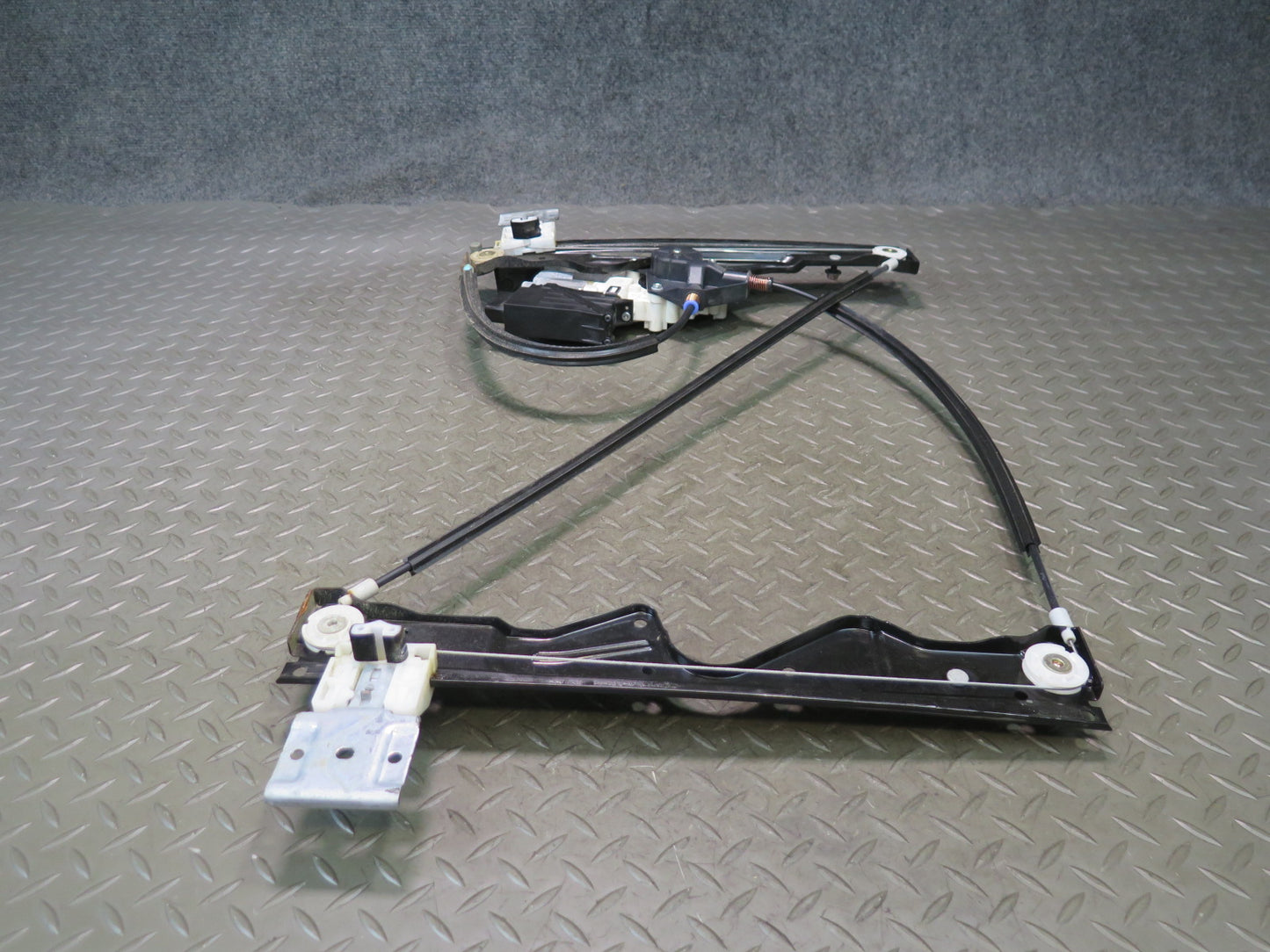 2005-2009 Hummer H2 SUT Rear MID Gate Window Regulator w Motor