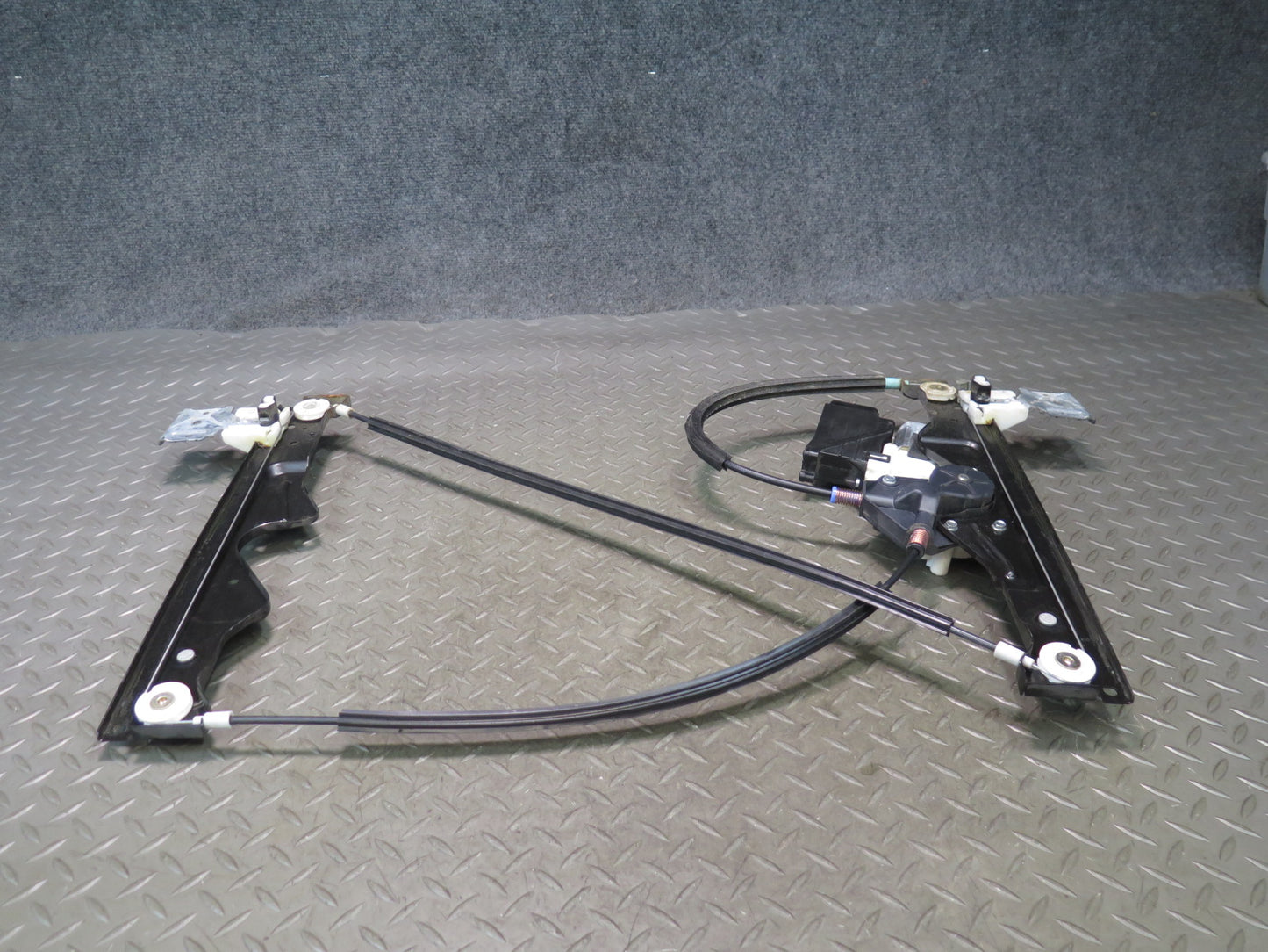 2005-2009 Hummer H2 SUT Rear MID Gate Window Regulator w Motor