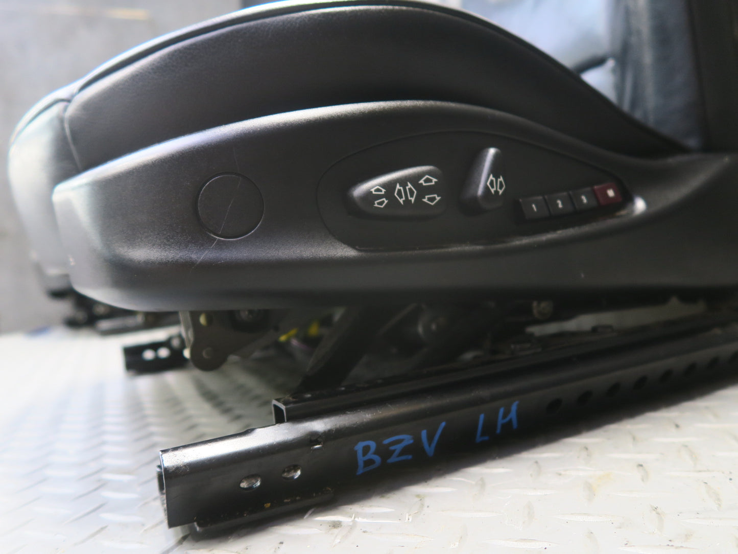 03-04 BMW E85 Z4 Set of 2 Left & Right Sport Memory Leather Seat Black Set OEM