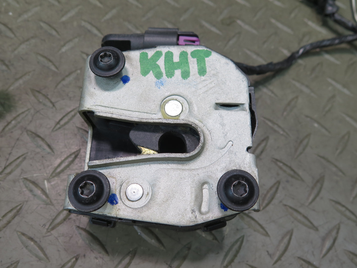 2005-2009 Hummer H2 SUT Rear Trunk MID Gate Decklid Panel Window Lock Latch Set